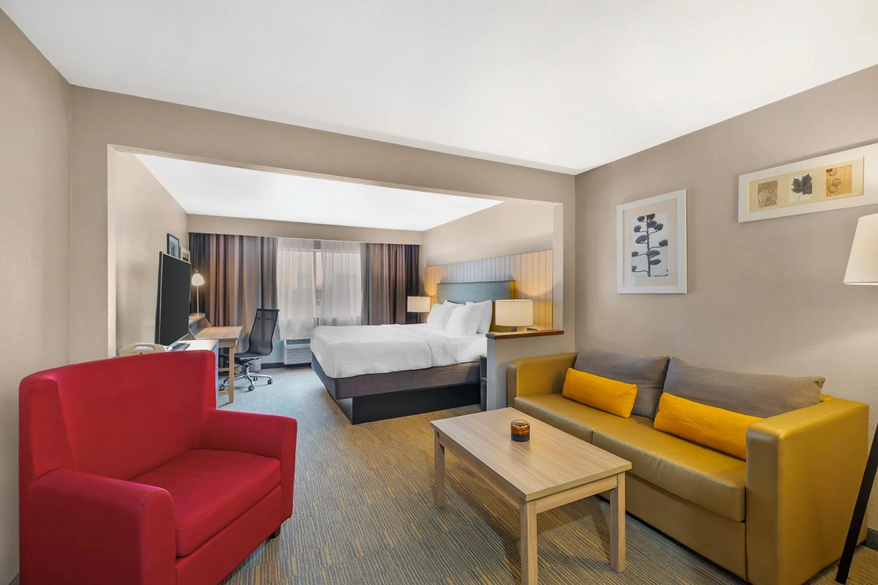 Bed in Country Inn & Suites by Radisson, Fairview Heights, IL