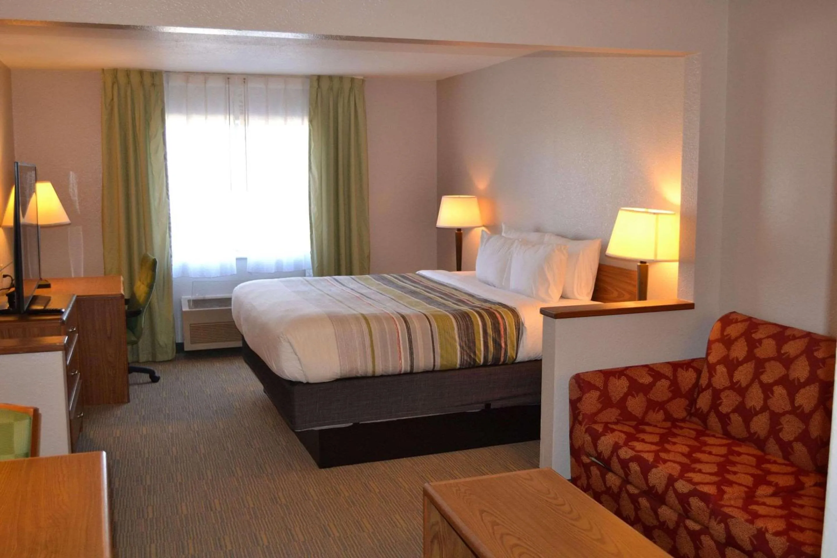 Bedroom, Bed in Country Inn & Suites by Radisson, Fairview Heights, IL