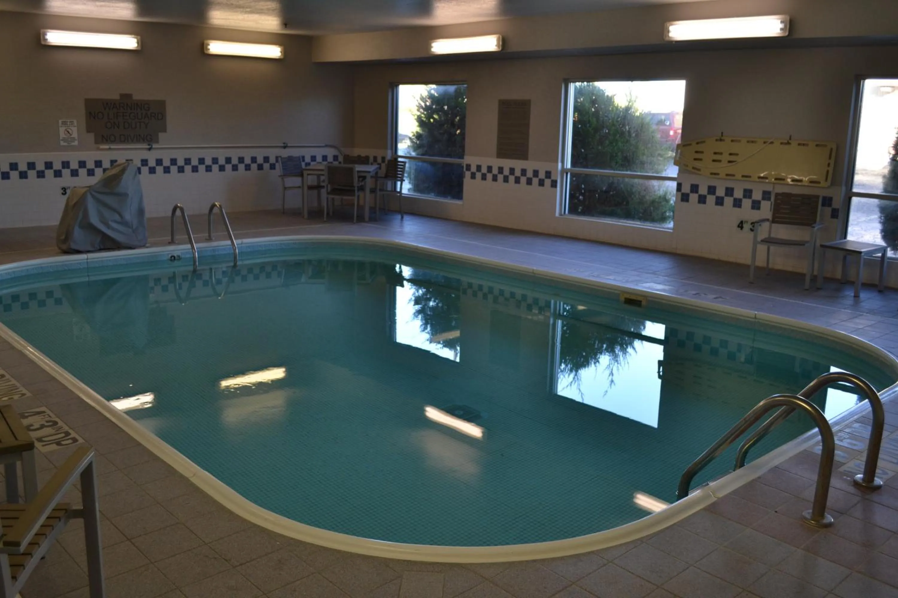 Swimming pool in Country Inn & Suites by Radisson, Fairview Heights, IL