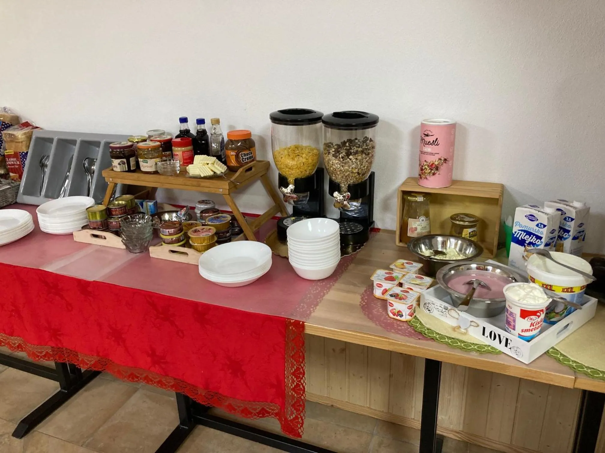 Breakfast in Aparthotel Pr' Jakapč'