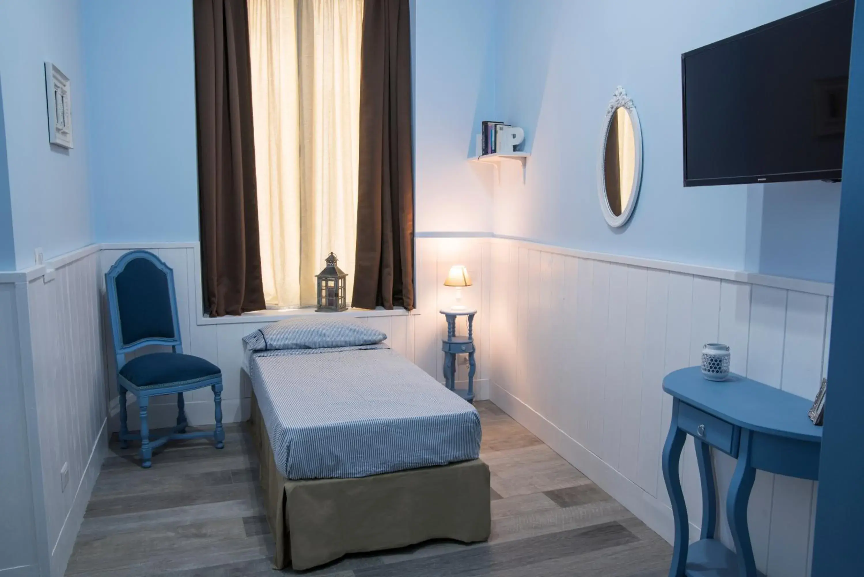 Twin Room with Private Bathroom in Dimora Partenopea Twin Room with Private Bathroom in Dimora Partenopea