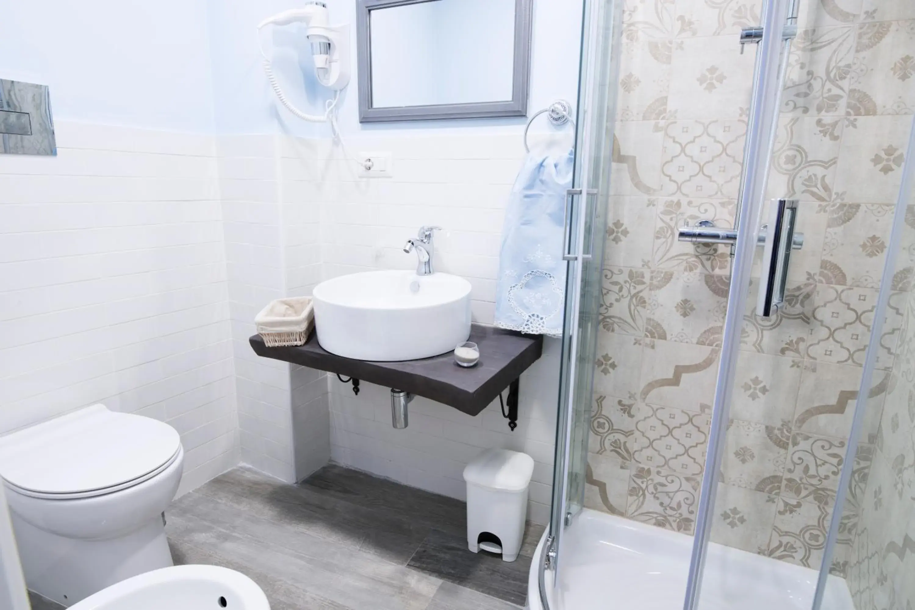 Twin Room with Private Bathroom in Dimora Partenopea Twin Room with Private Bathroom in Dimora Partenopea