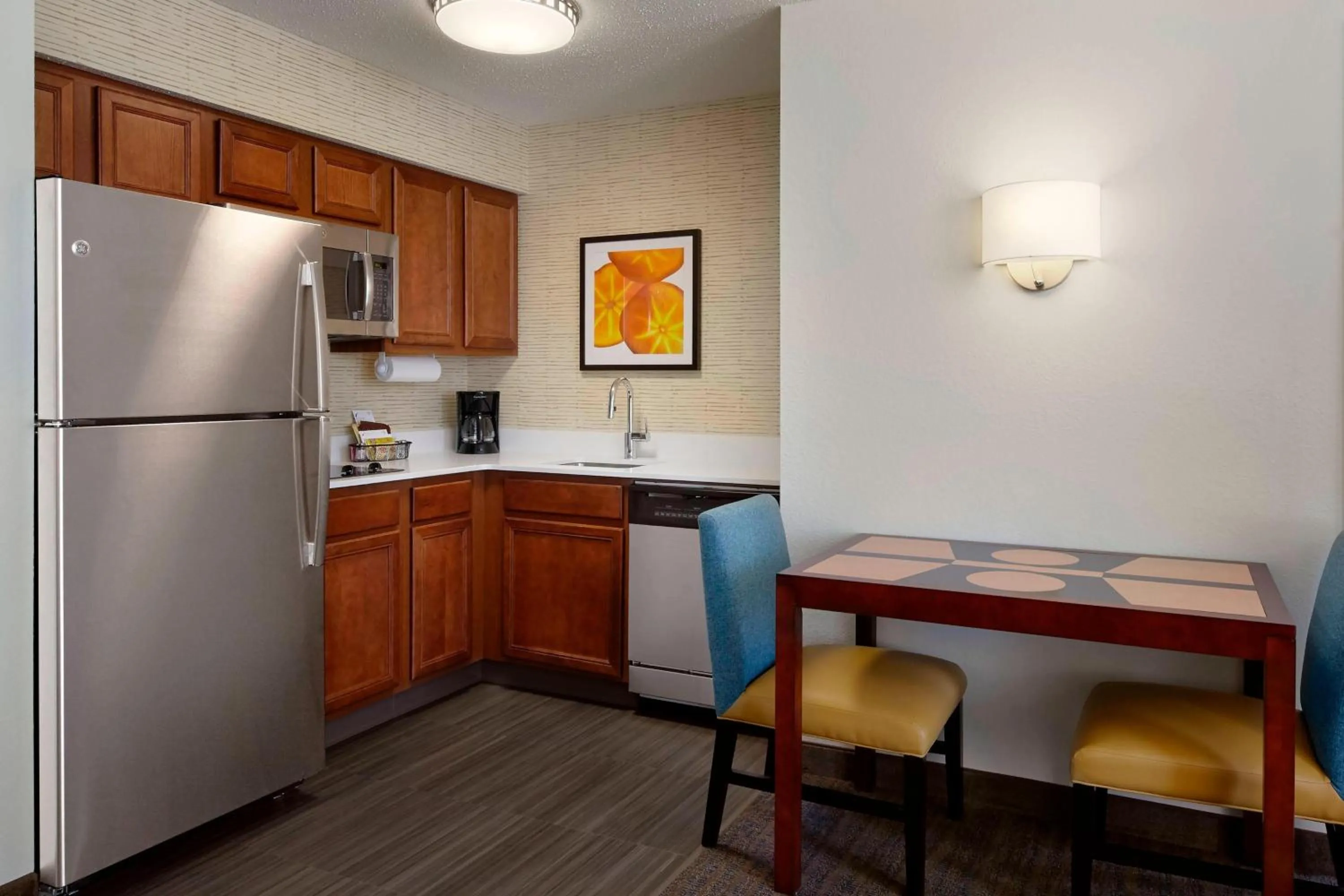 Kitchen or kitchenette in Residence Inn Saint Louis Airport / Earth City