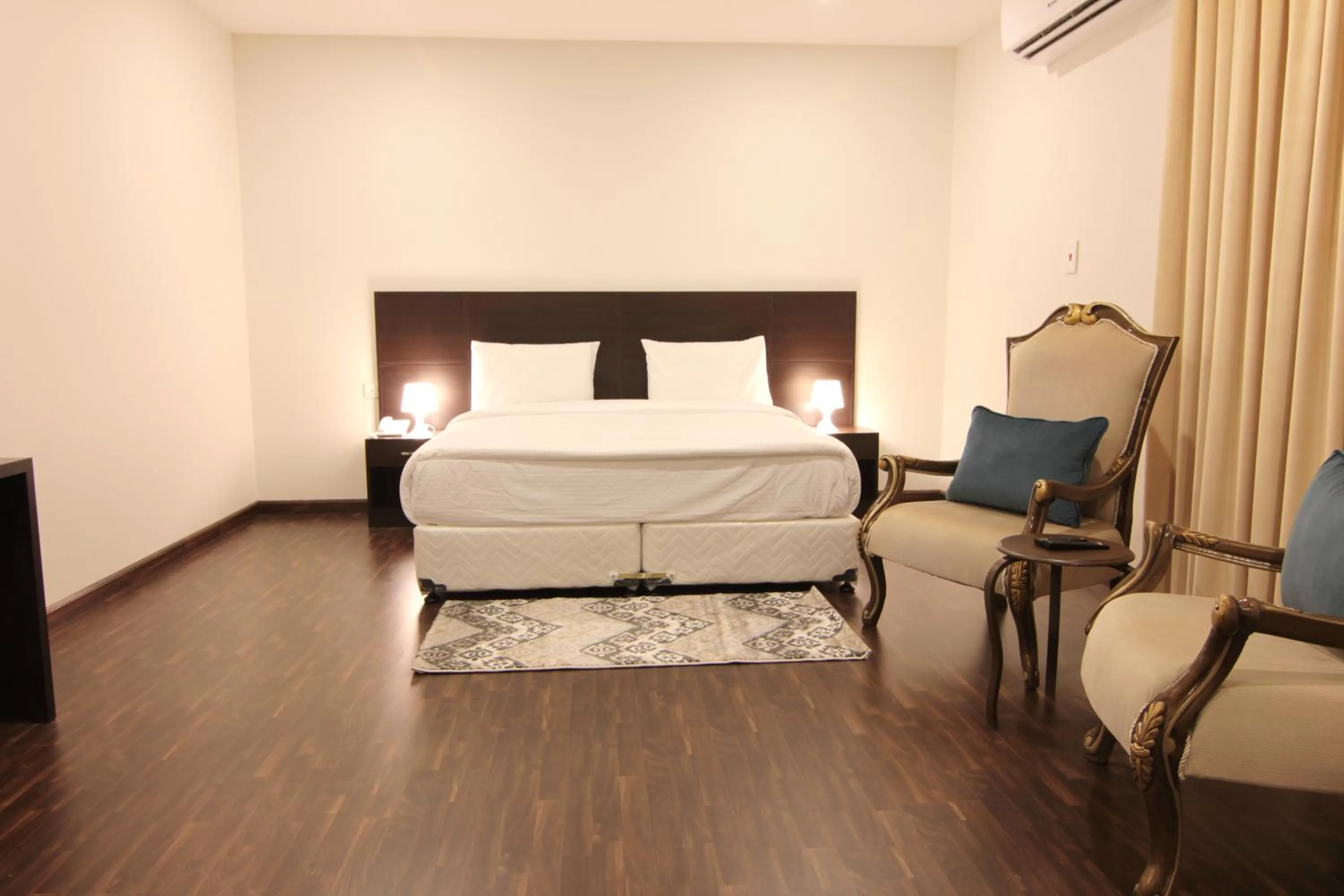 Bed in Towlan Al Rawdah