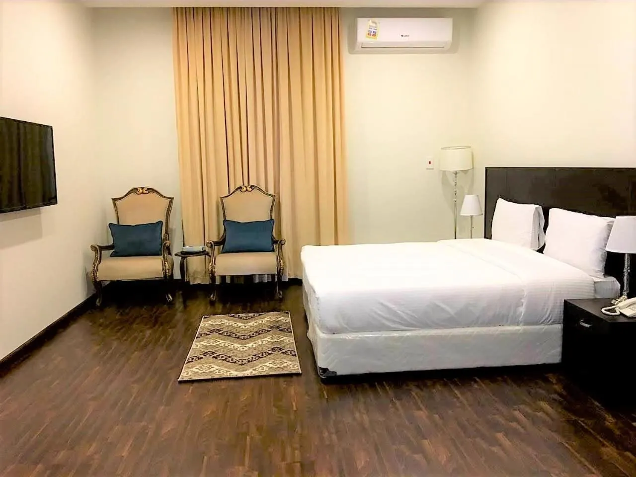 Bed in Towlan Al Rawdah