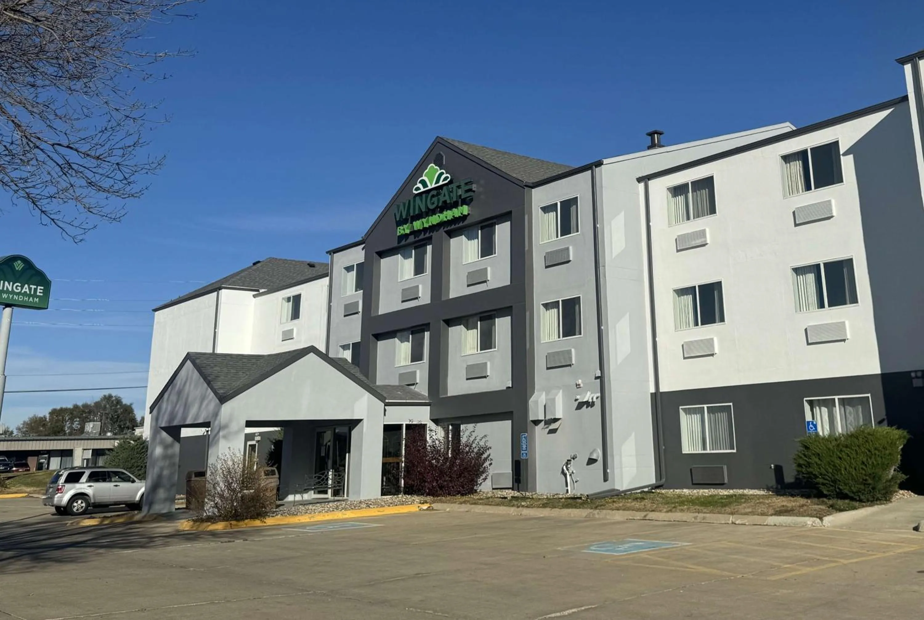 Property building in Wingate by Wyndham Sioux City