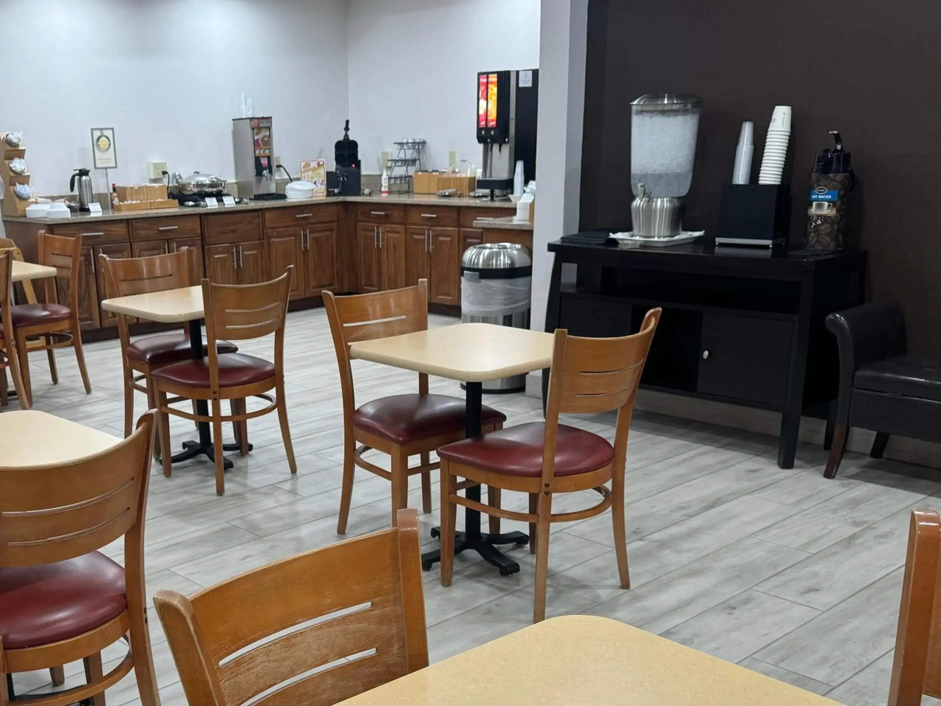 Lobby or reception in Wingate by Wyndham Sioux City Lobby or reception in Wingate by Wyndham Sioux City