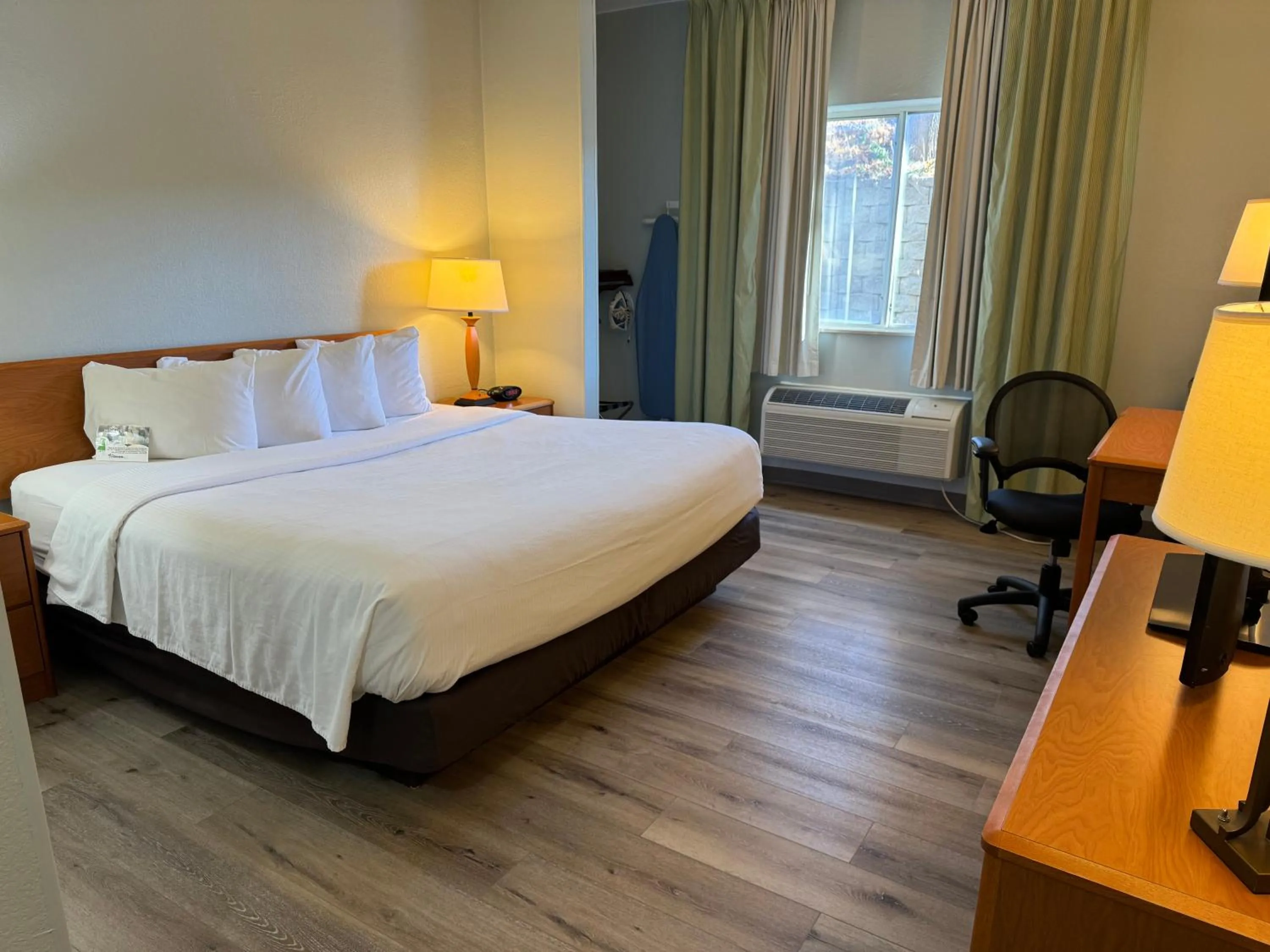 Bed in Wingate by Wyndham Sioux City