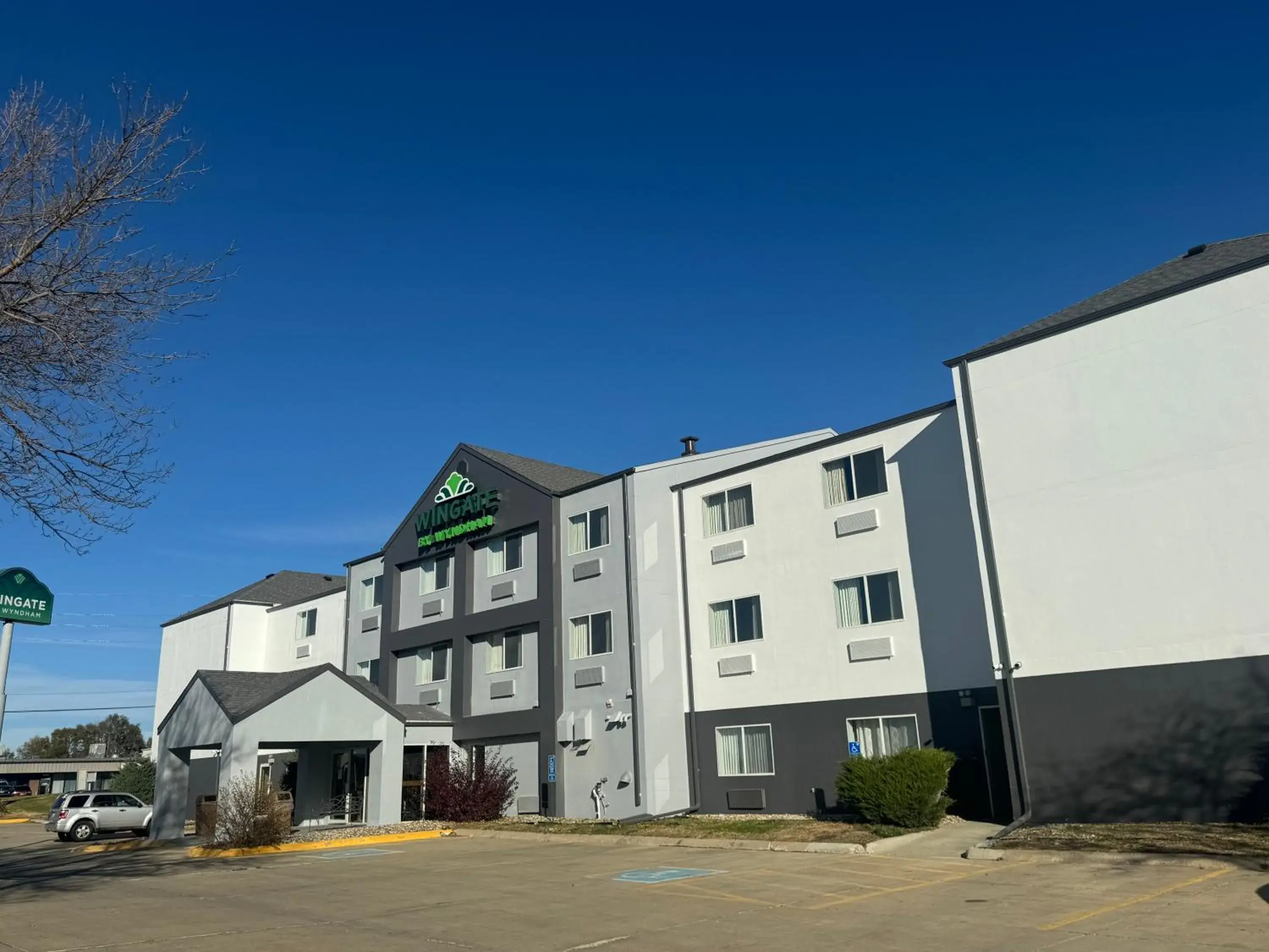 Property building in Wingate by Wyndham Sioux City Property building in Wingate by Wyndham Sioux City
