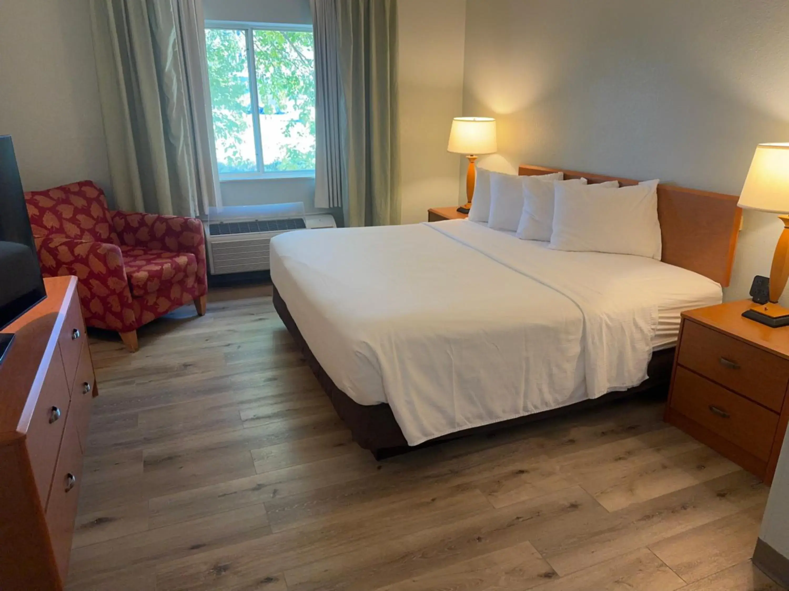 Bed in Wingate by Wyndham Sioux City Bed in Wingate by Wyndham Sioux City