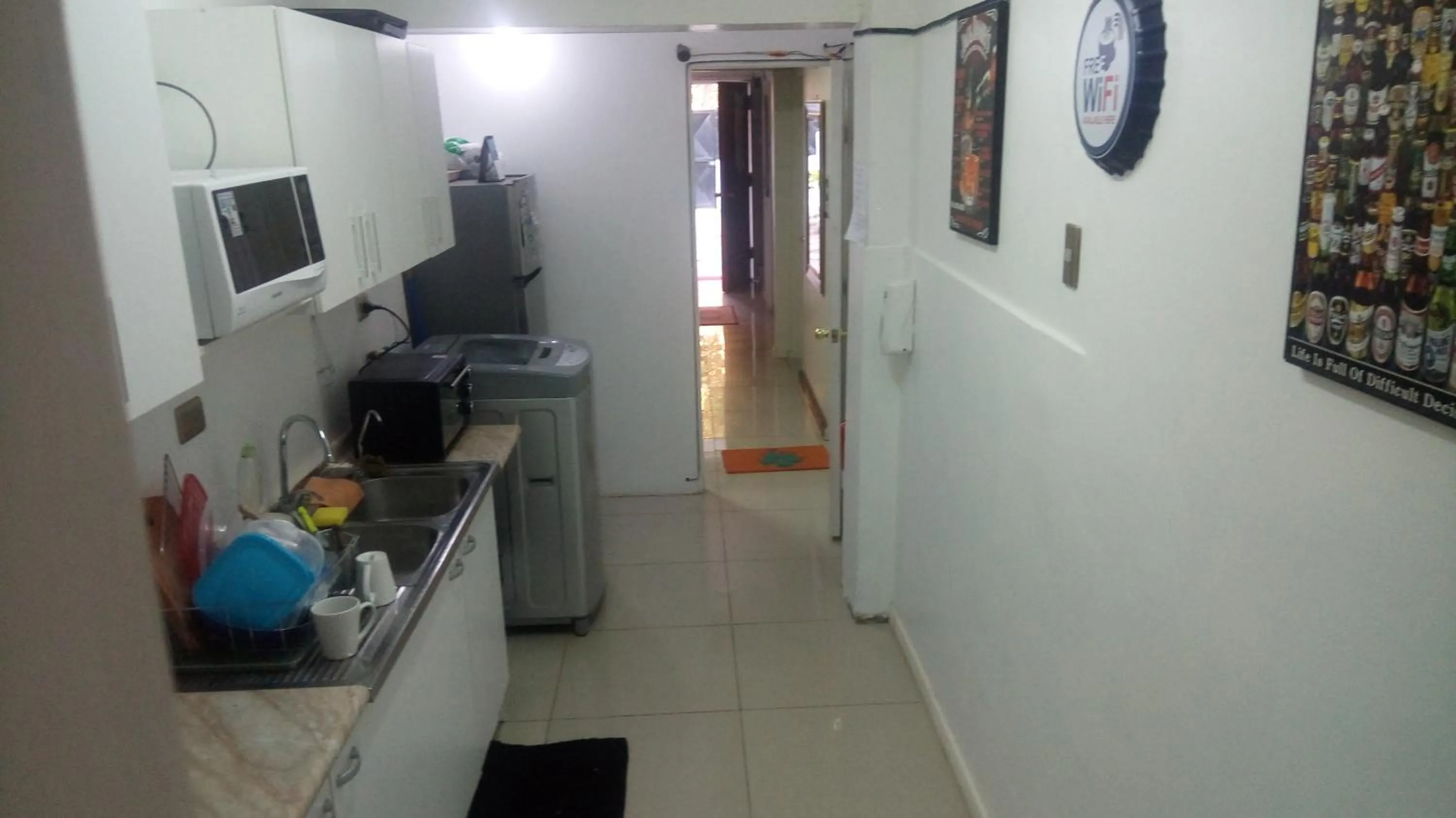 Communal kitchen in Hostal Los Castaños