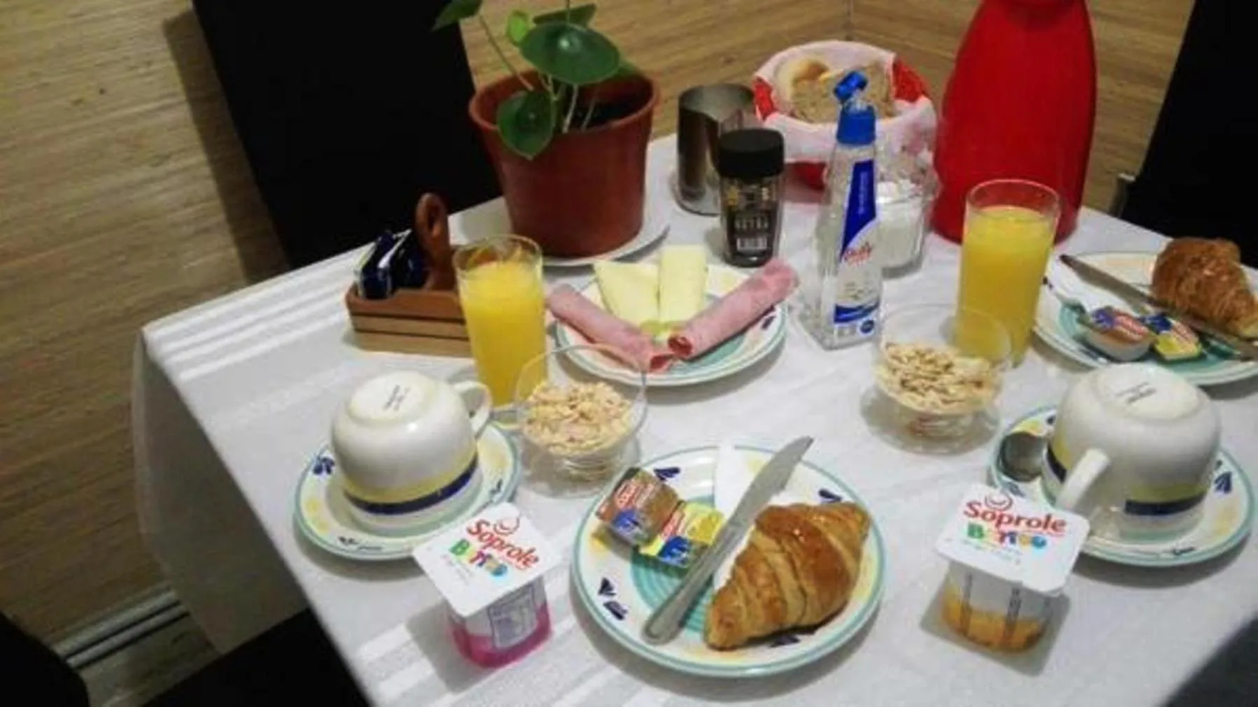 Breakfast in Hostal Los Castaños