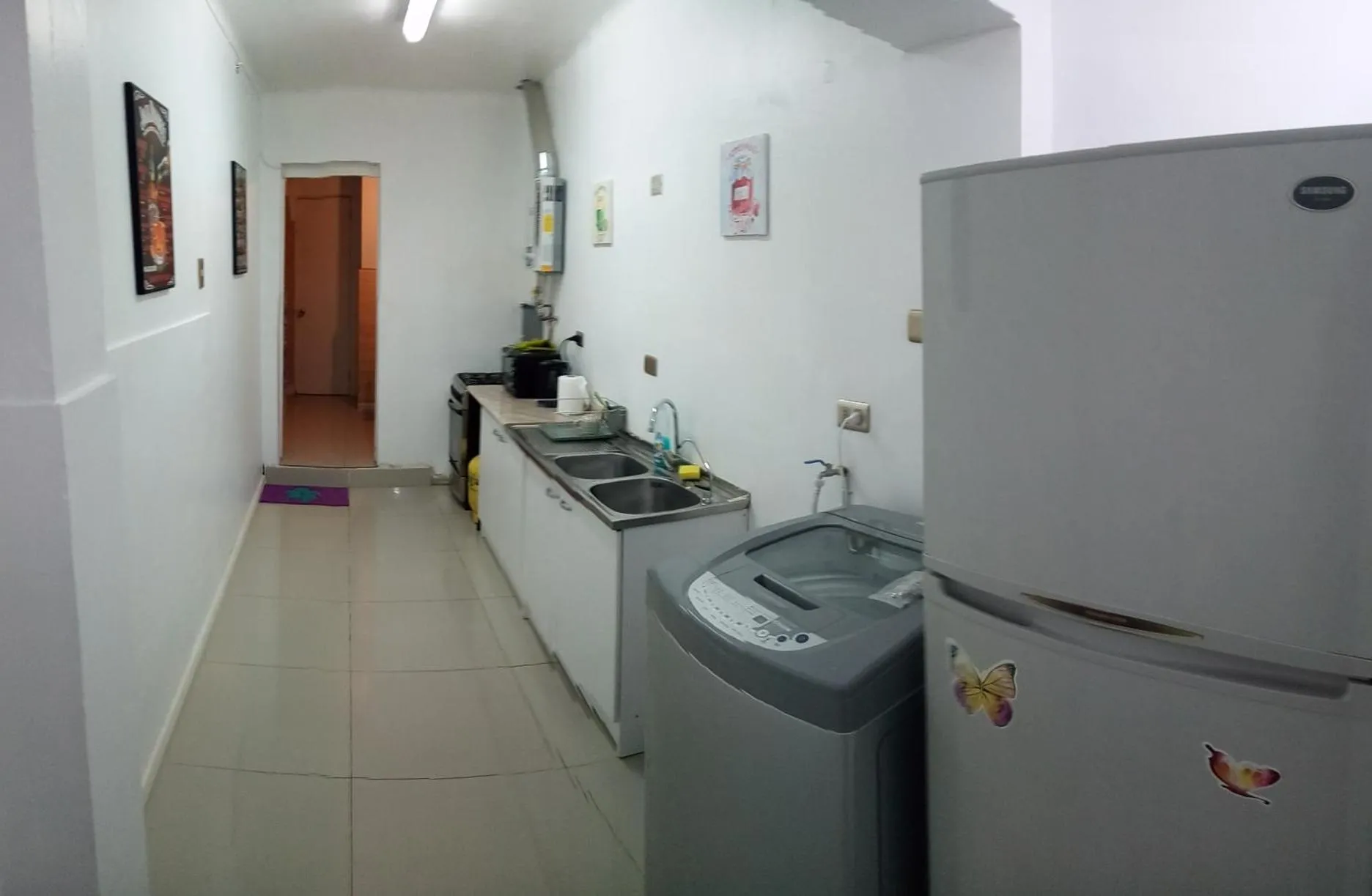 Communal kitchen in Hostal Los Castaños