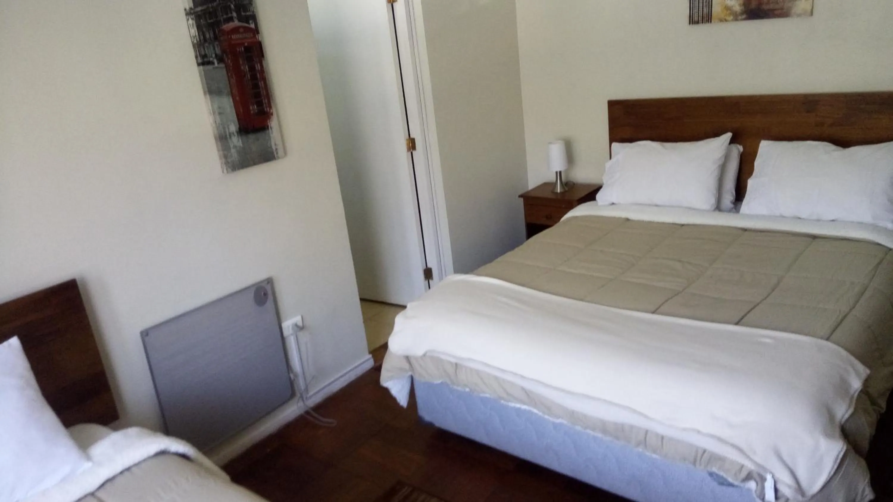 Photo of the whole room, Bed in Hostal Los Castaños