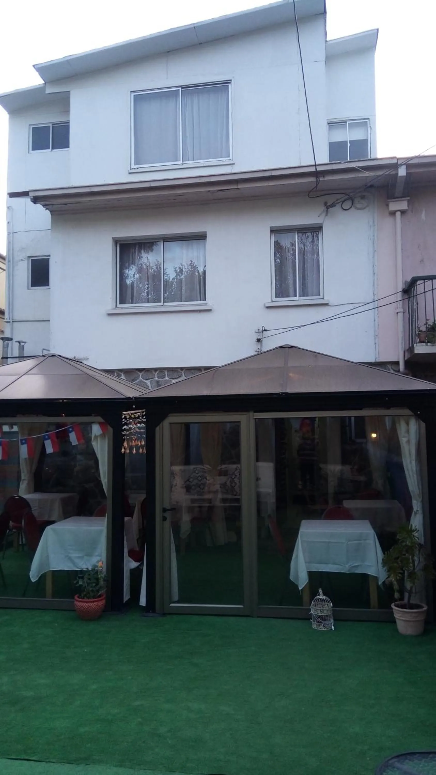 Facade/entrance in Hostal Los Castaños