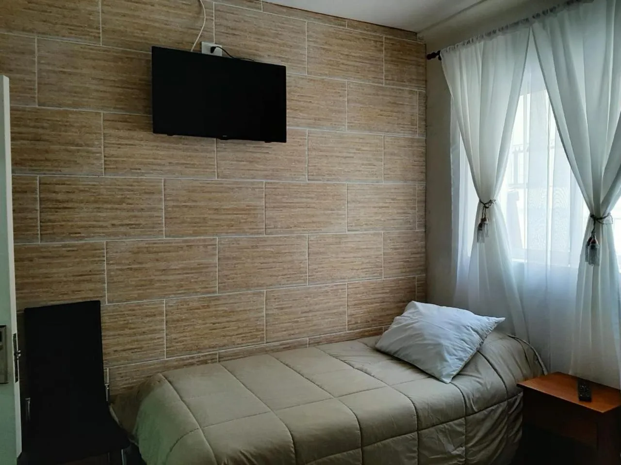TV and multimedia, Bed in Hostal Los Castaños