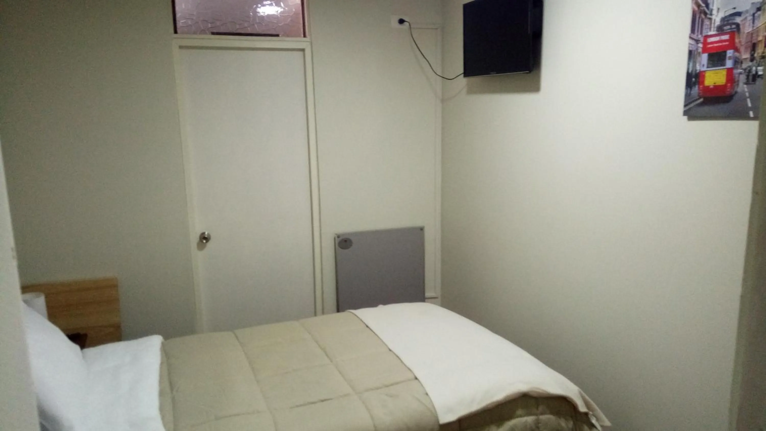 Bedroom, Bed in Hostal Los Castaños