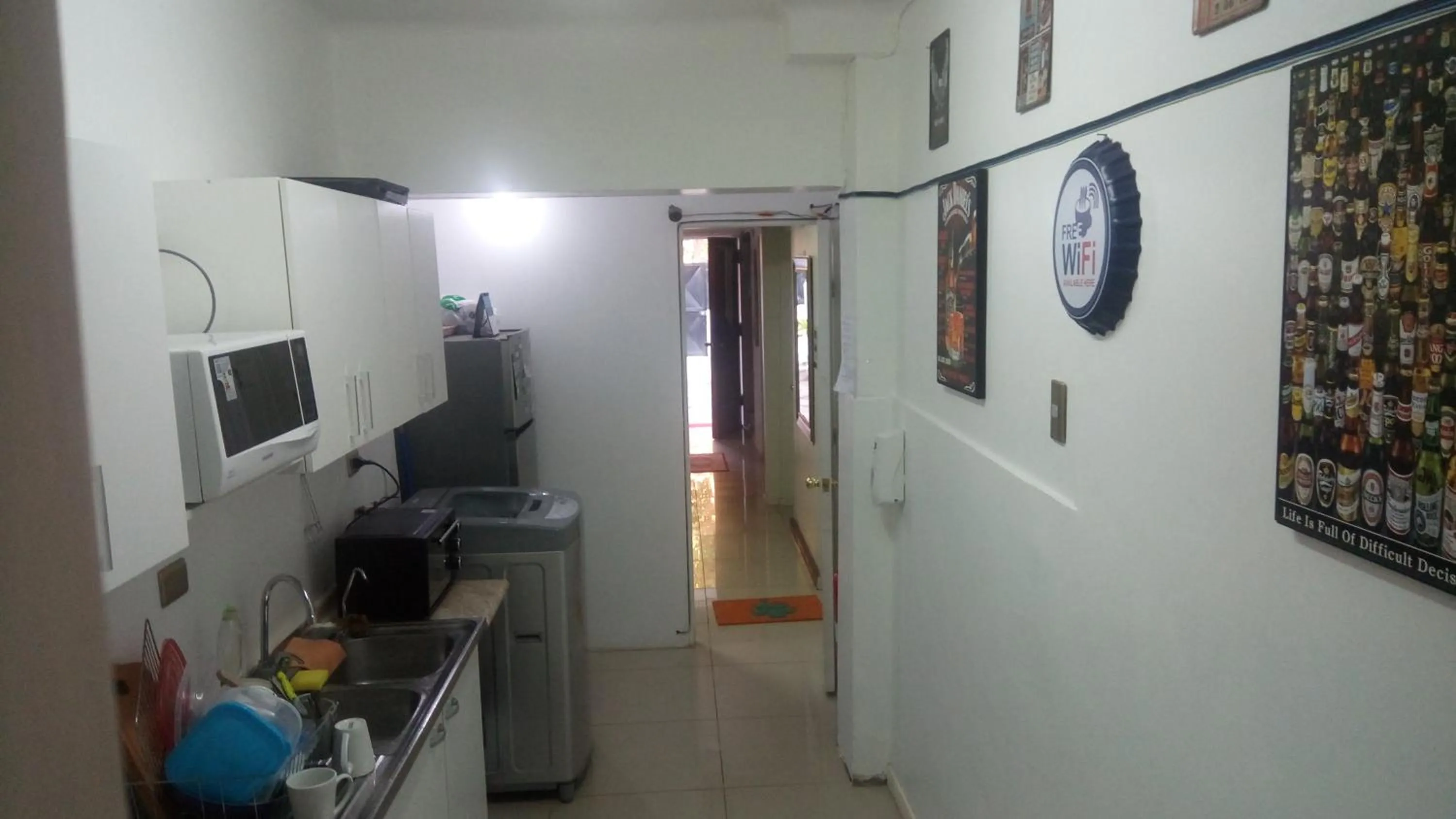 Communal kitchen in Hostal Los Castaños