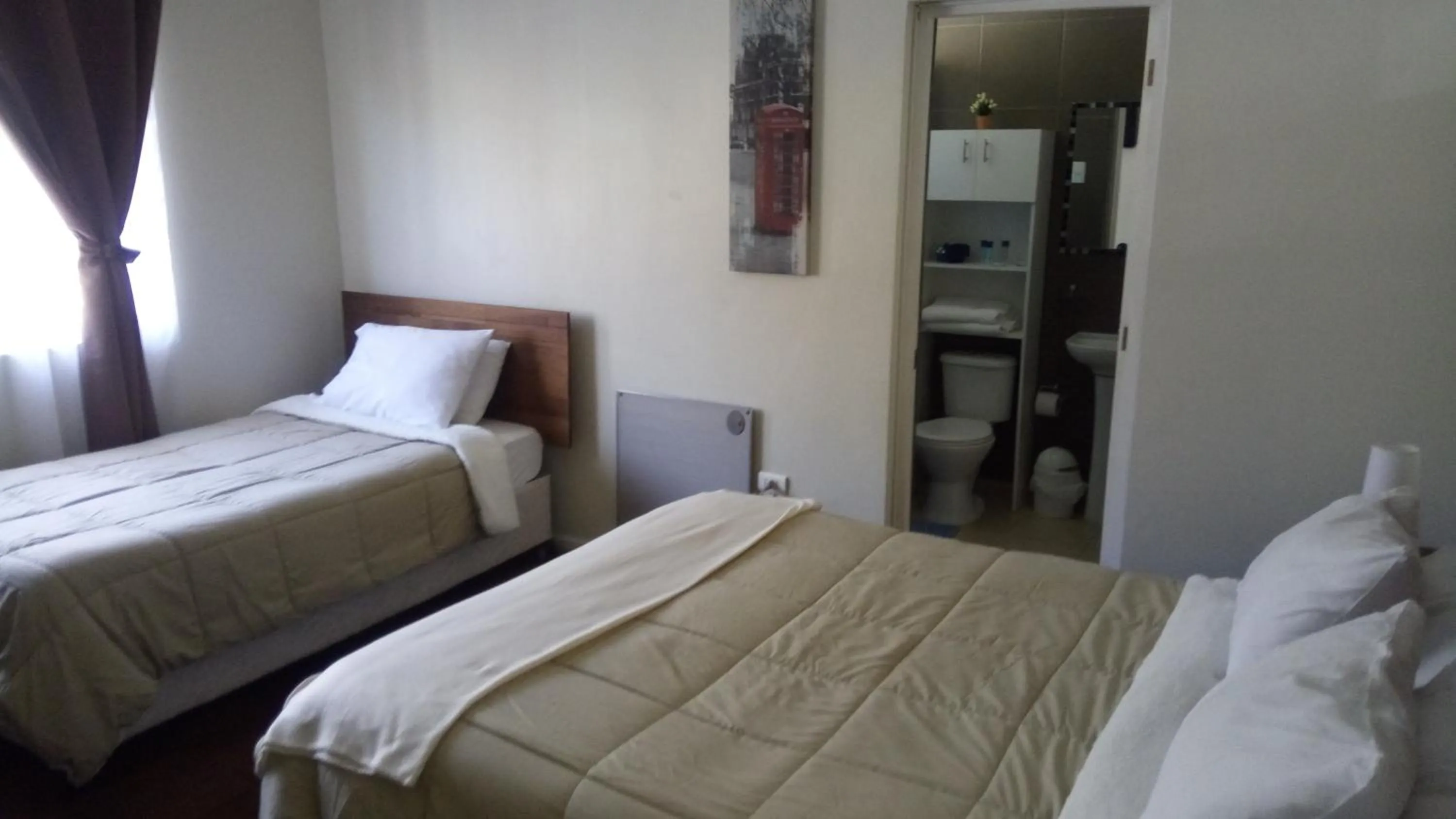 Photo of the whole room, Bed in Hostal Los Castaños