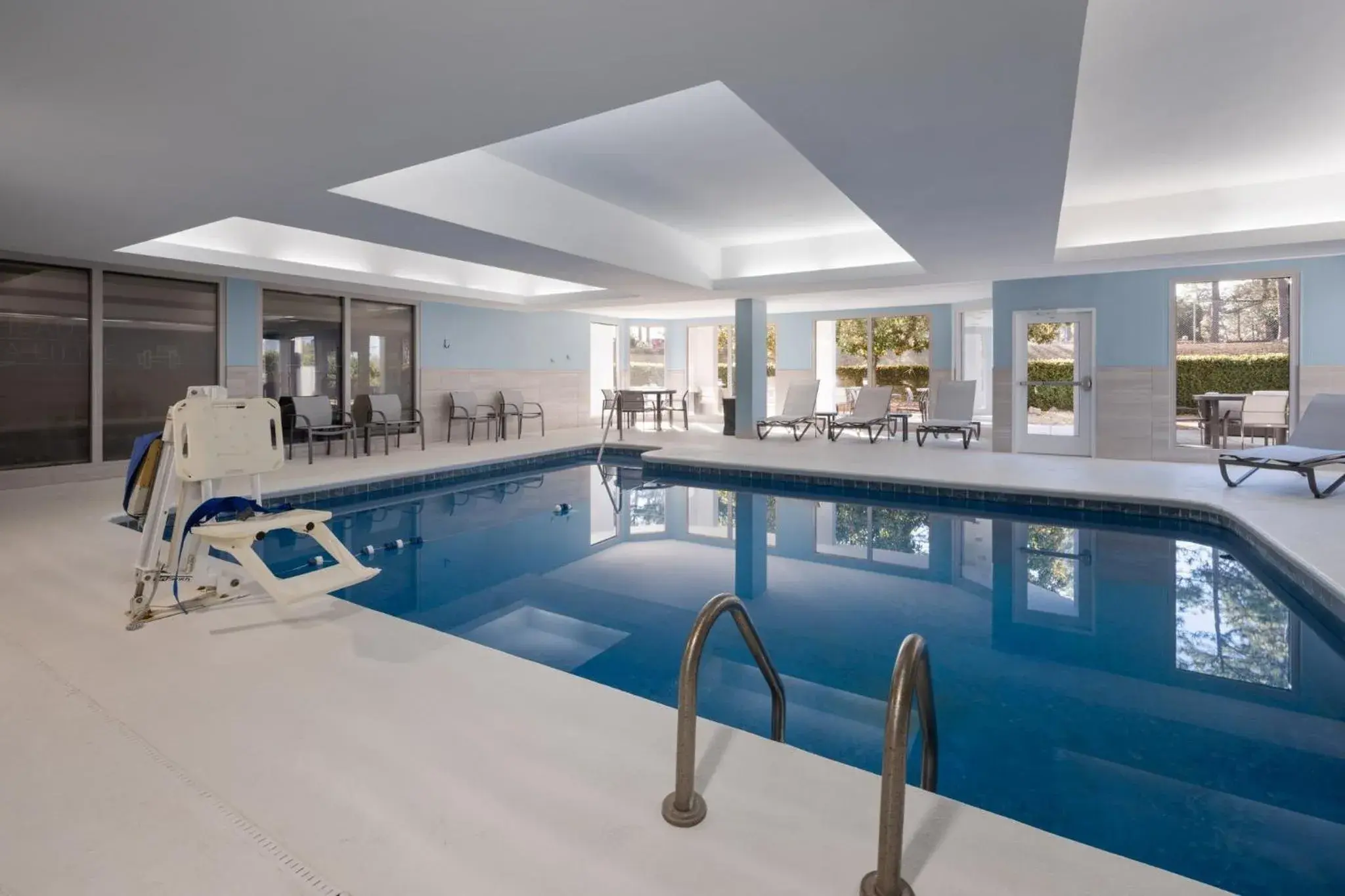 Swimming pool in Holiday Inn Express Tifton by IHG Swimming pool in Holiday Inn Express Tifton by IHG