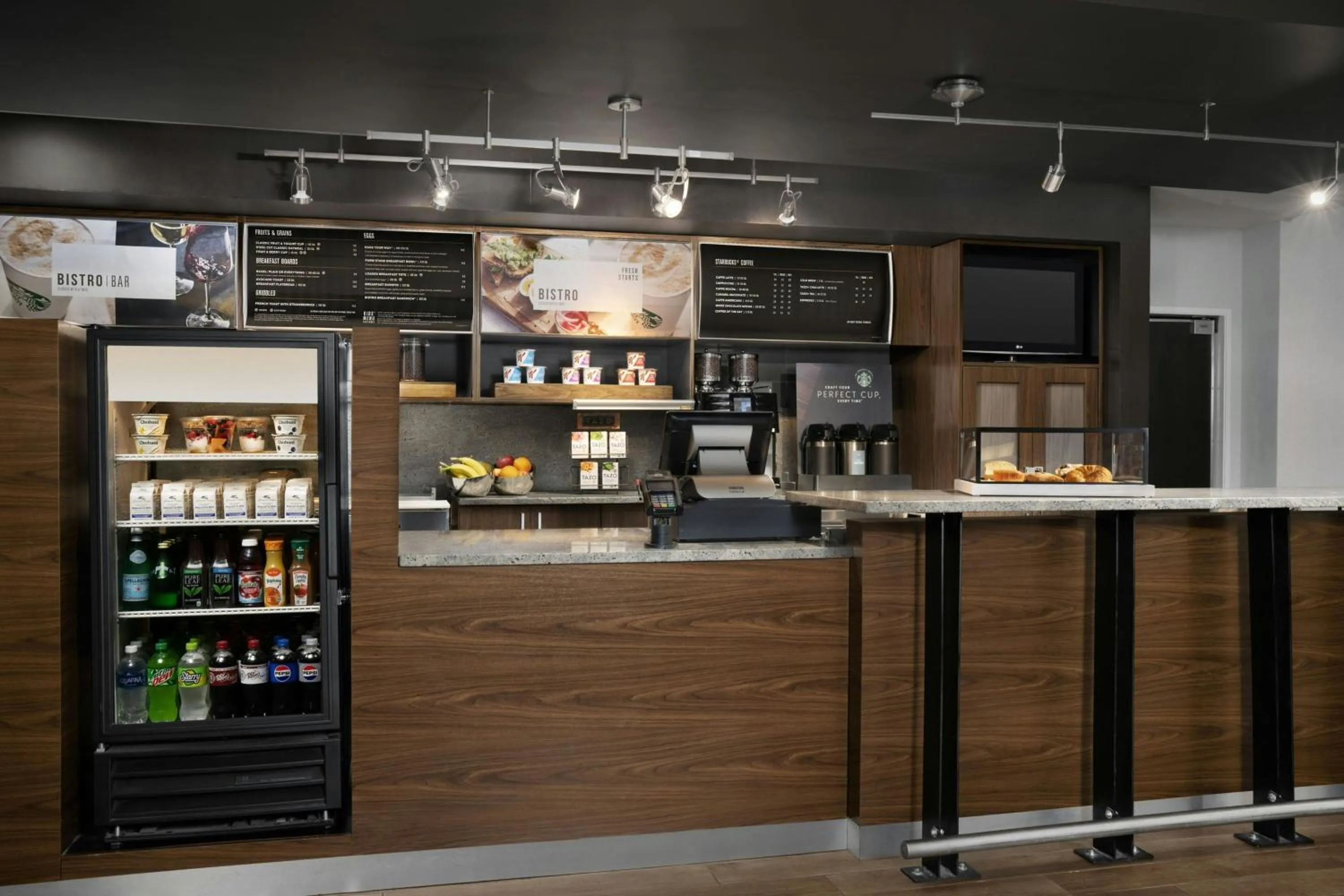 Breakfast in Courtyard by Marriott Lakeland