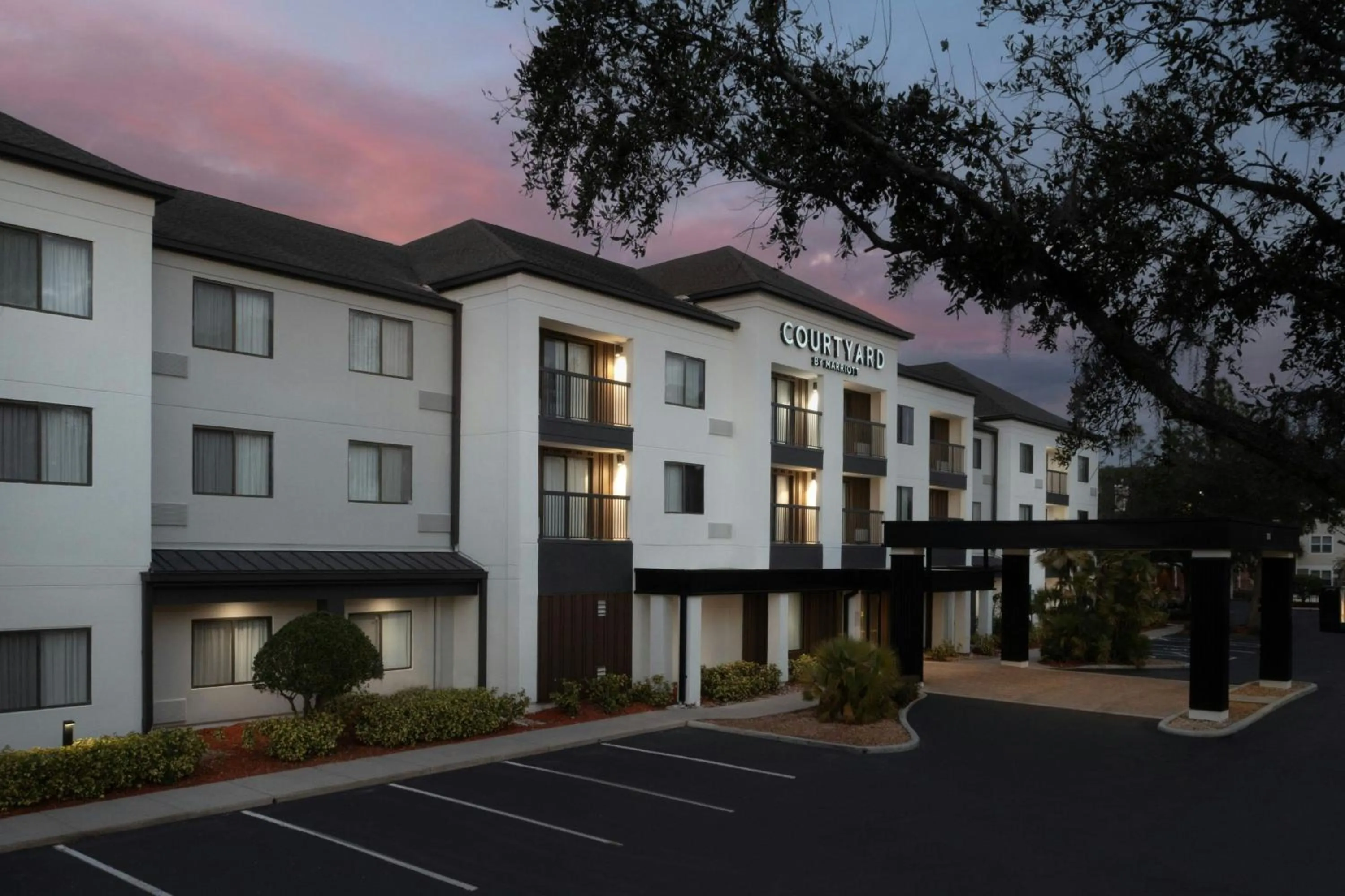 Property building in Courtyard by Marriott Lakeland