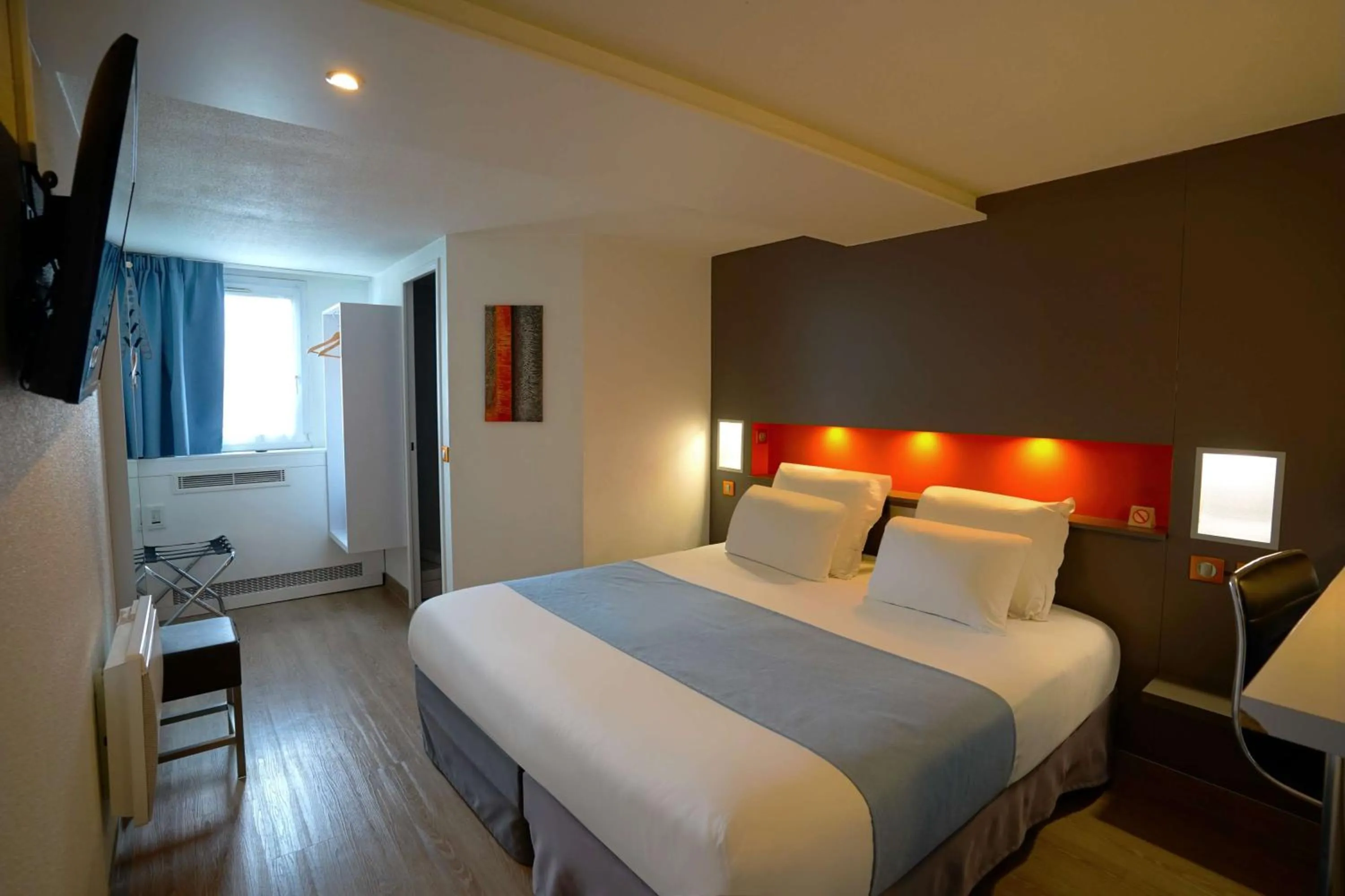 Bedroom, Bed in Hôtel Best Western The Wish Versailles