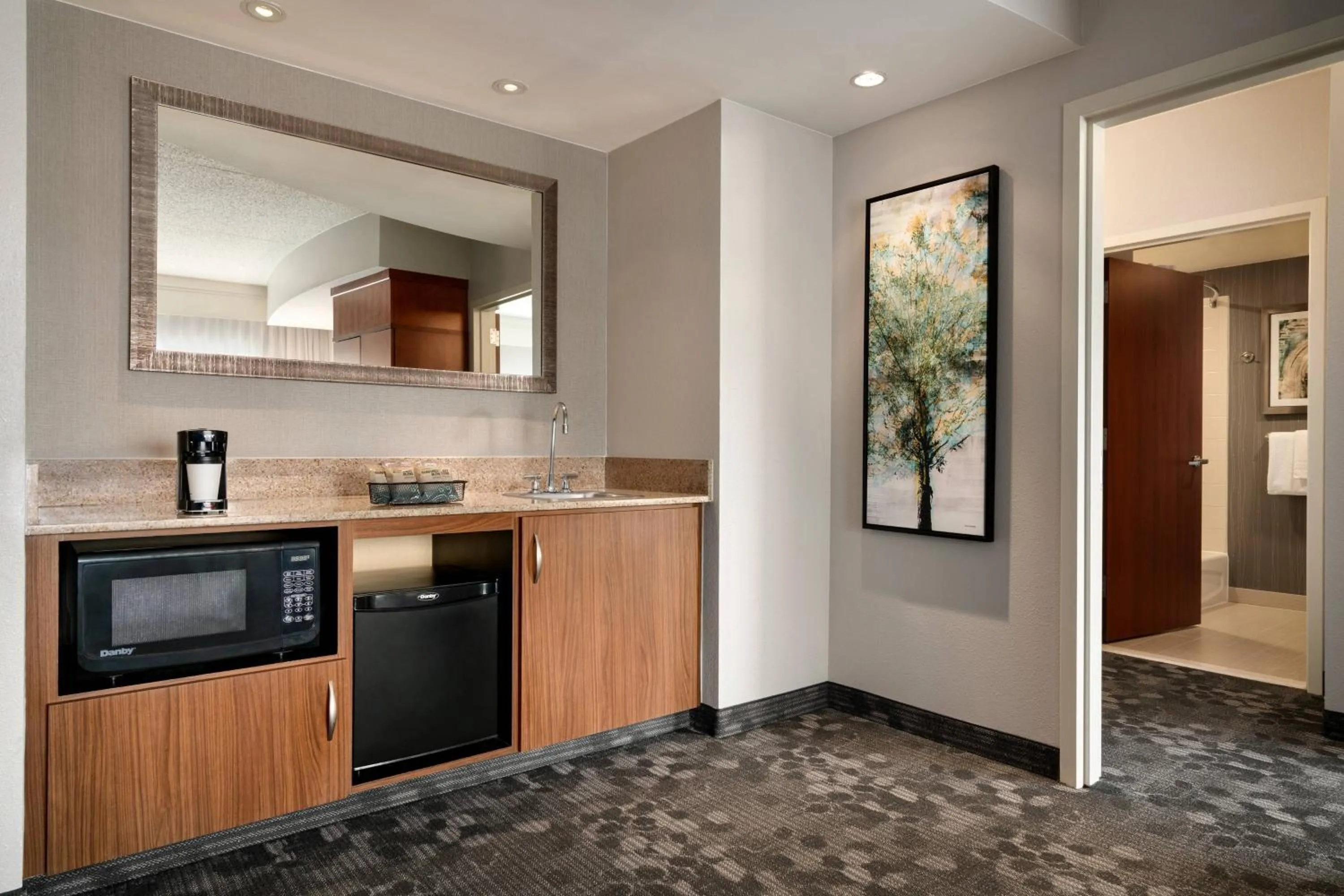 Photo of the whole room in Courtyard Ewing Princeton