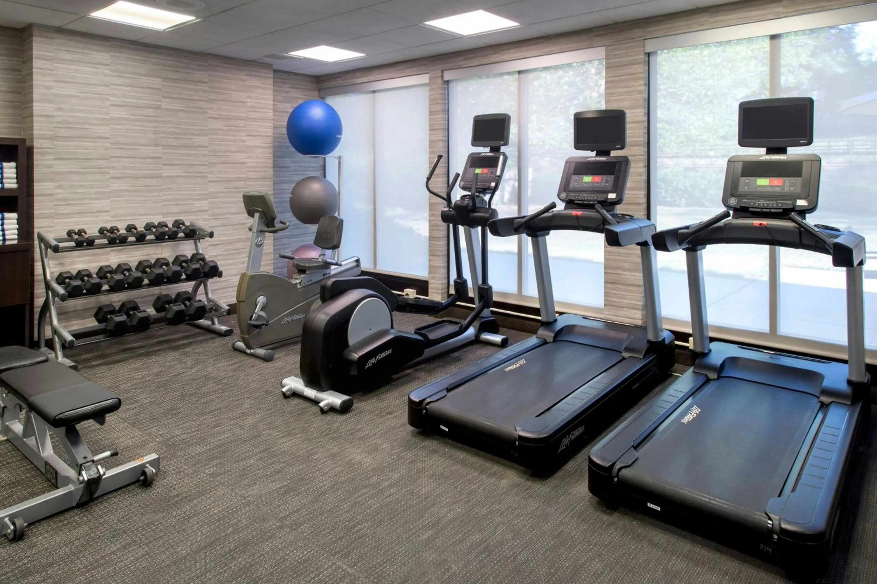 Fitness centre/facilities in Courtyard Ewing Princeton