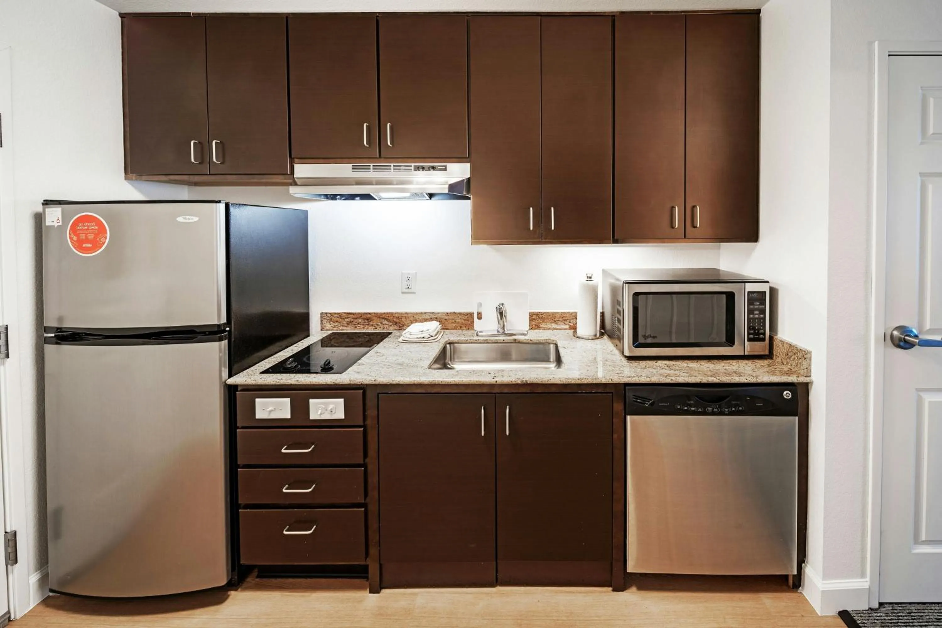 Kitchen or kitchenette in TownePlace Suites by Marriott Tulsa Broken Arrow