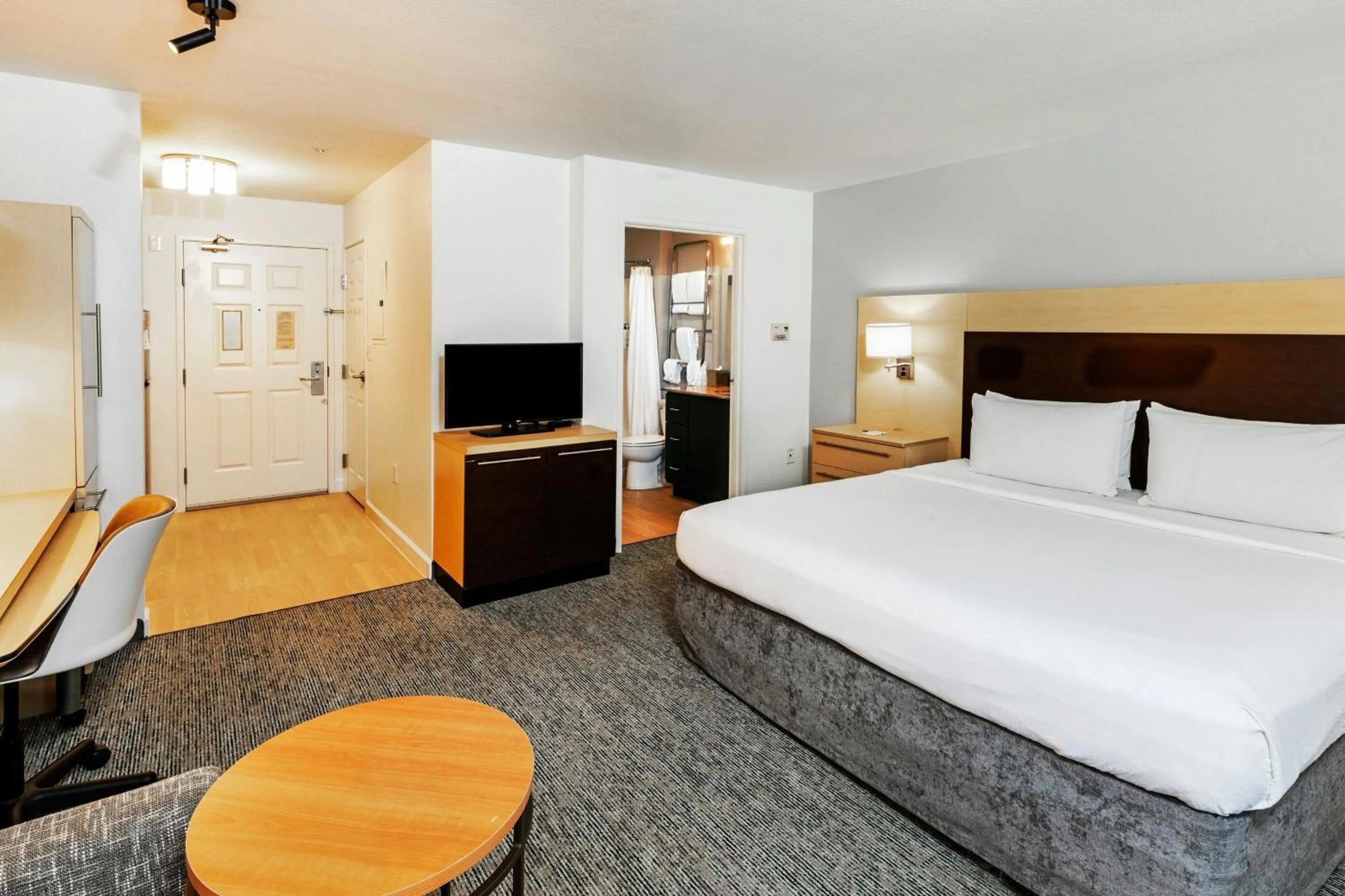 Photo of the whole room, Bed in TownePlace Suites by Marriott Tulsa Broken Arrow