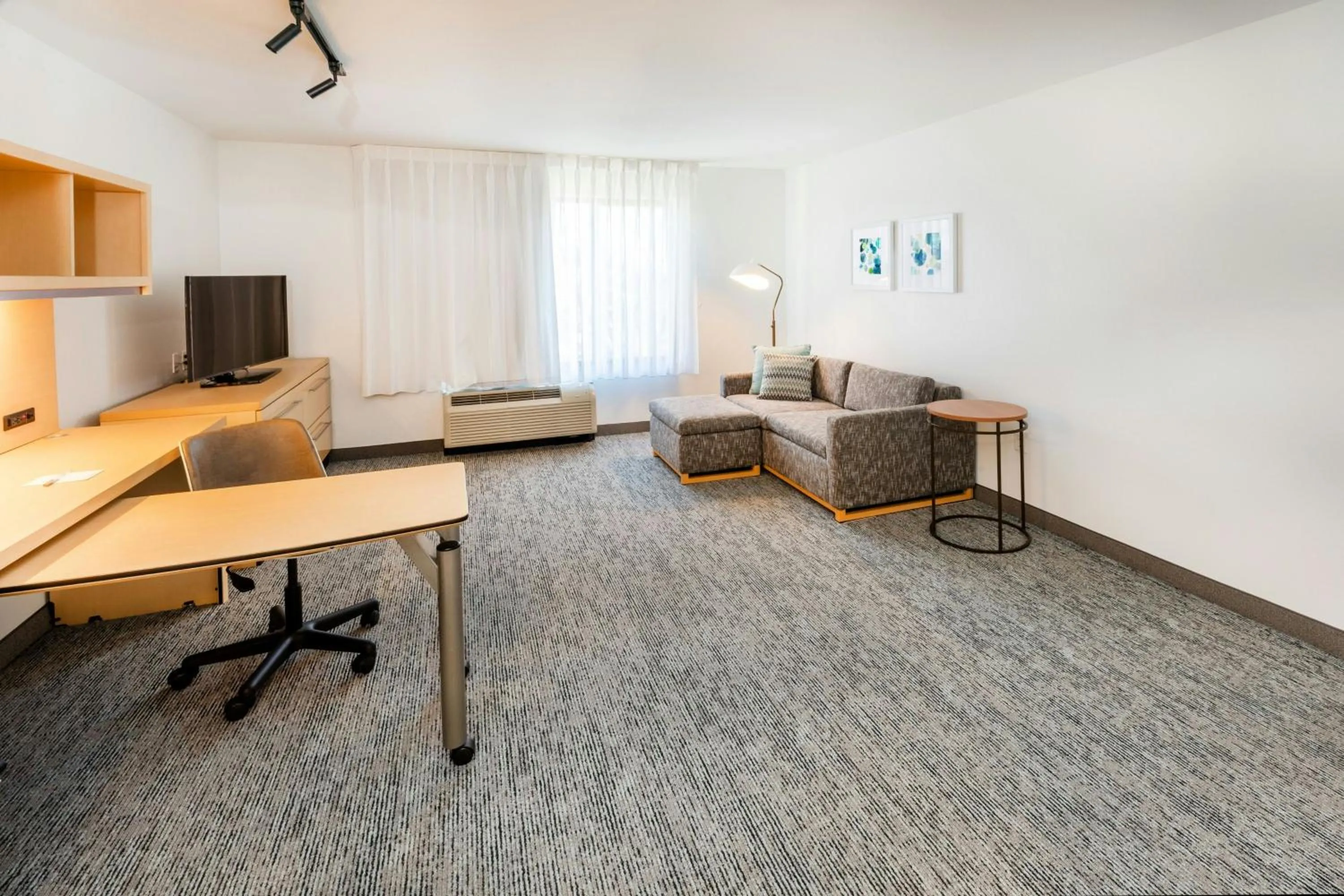 Living room in TownePlace Suites by Marriott Tulsa Broken Arrow