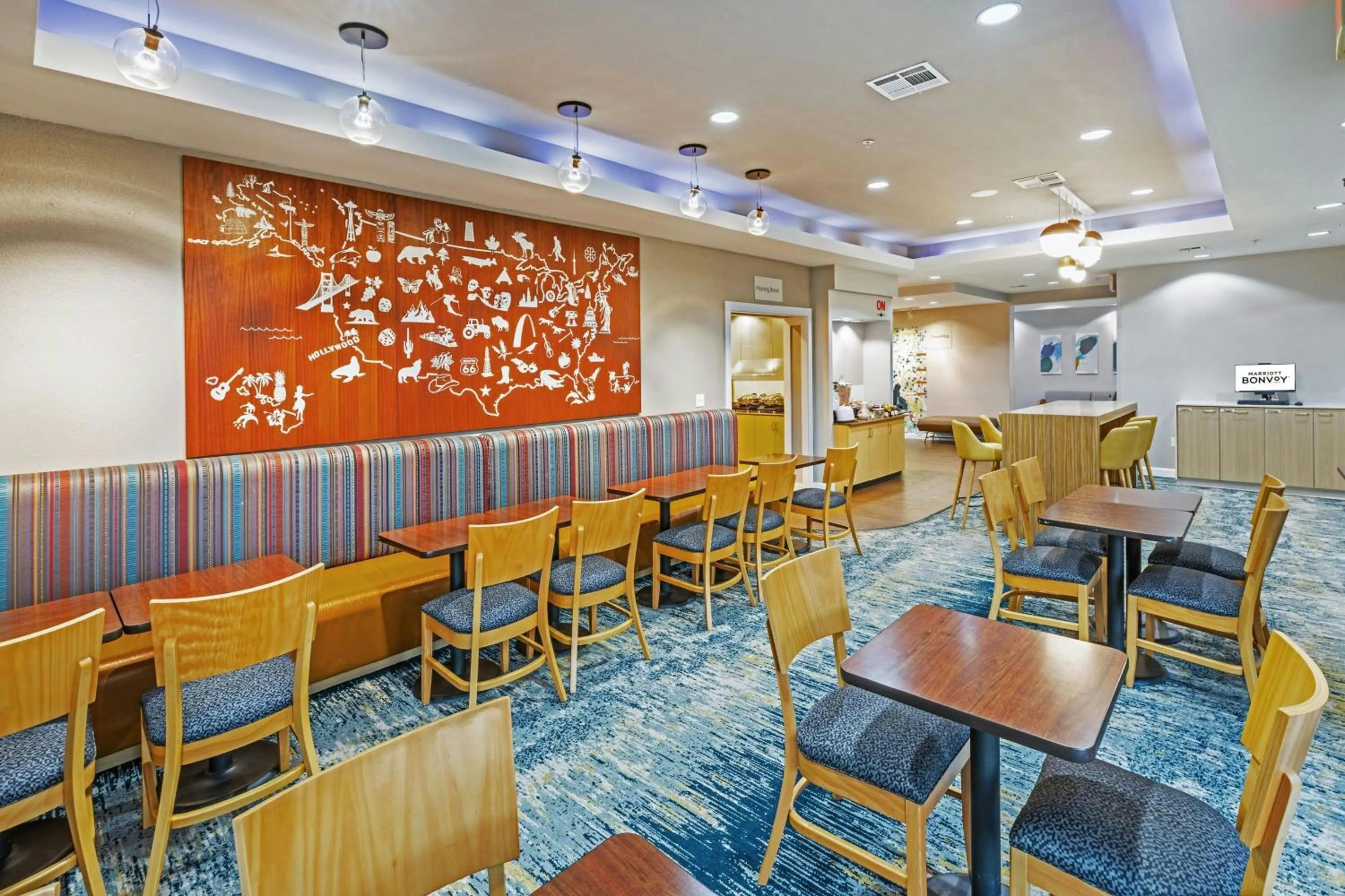 Breakfast in TownePlace Suites by Marriott Tulsa Broken Arrow