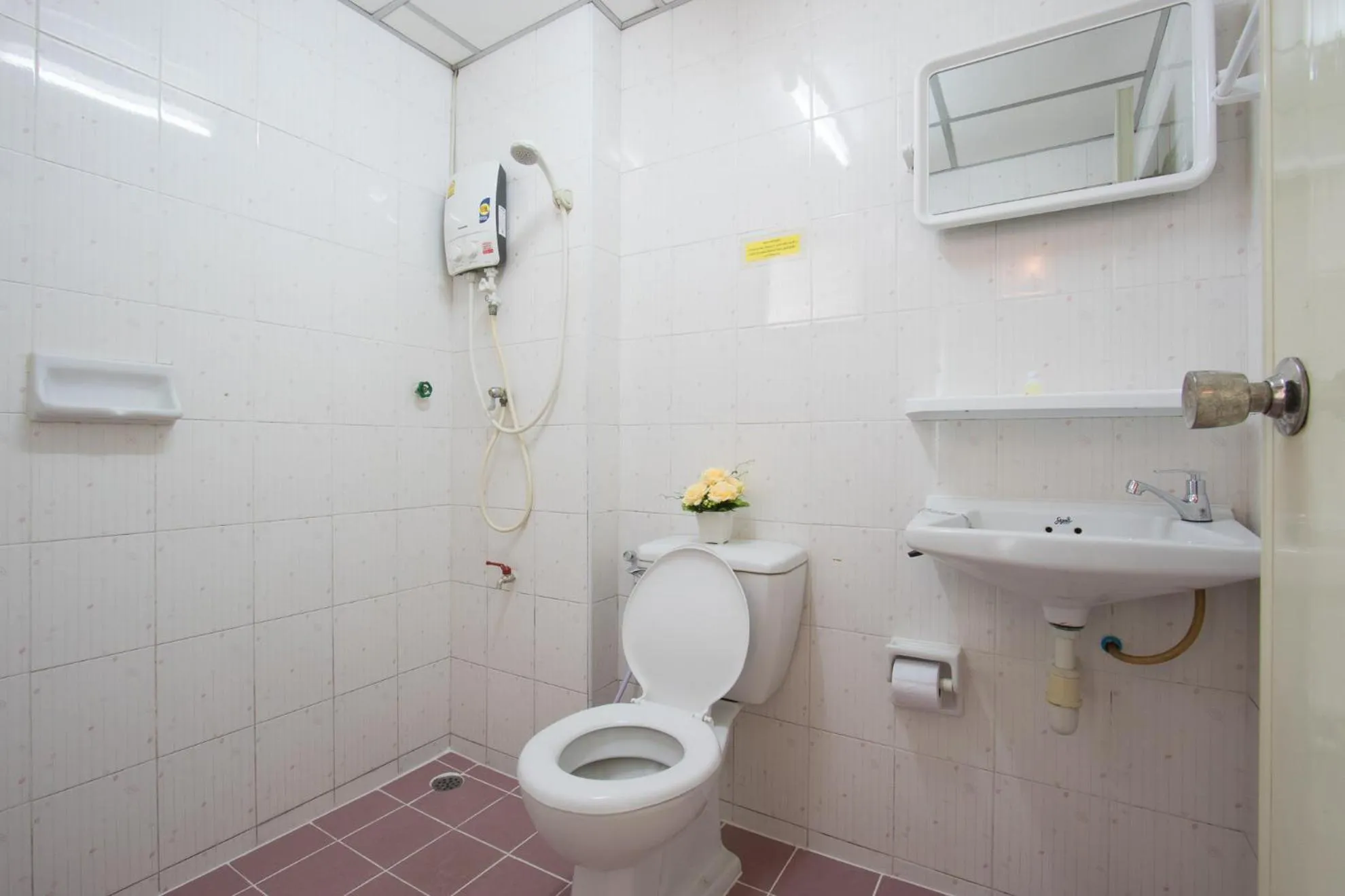 Toilet in Goody Hotel