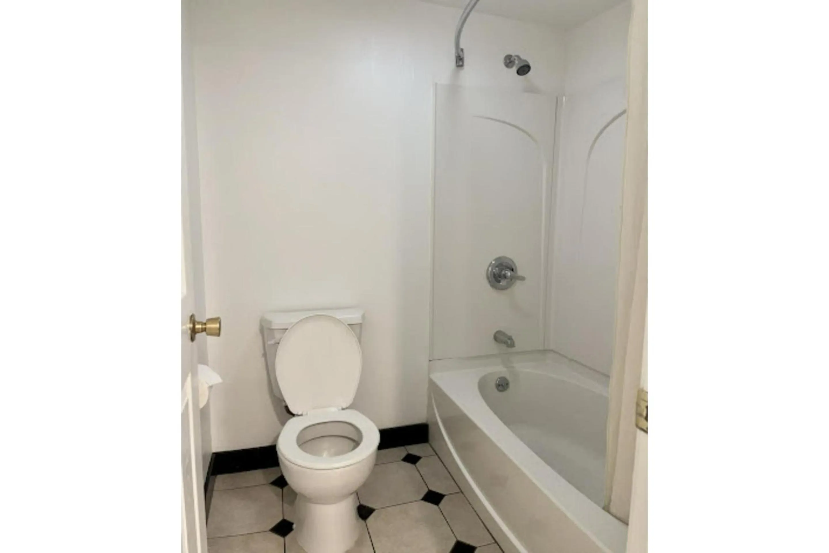 Bathroom in Capital City Inn Sacramento Convention Center CA