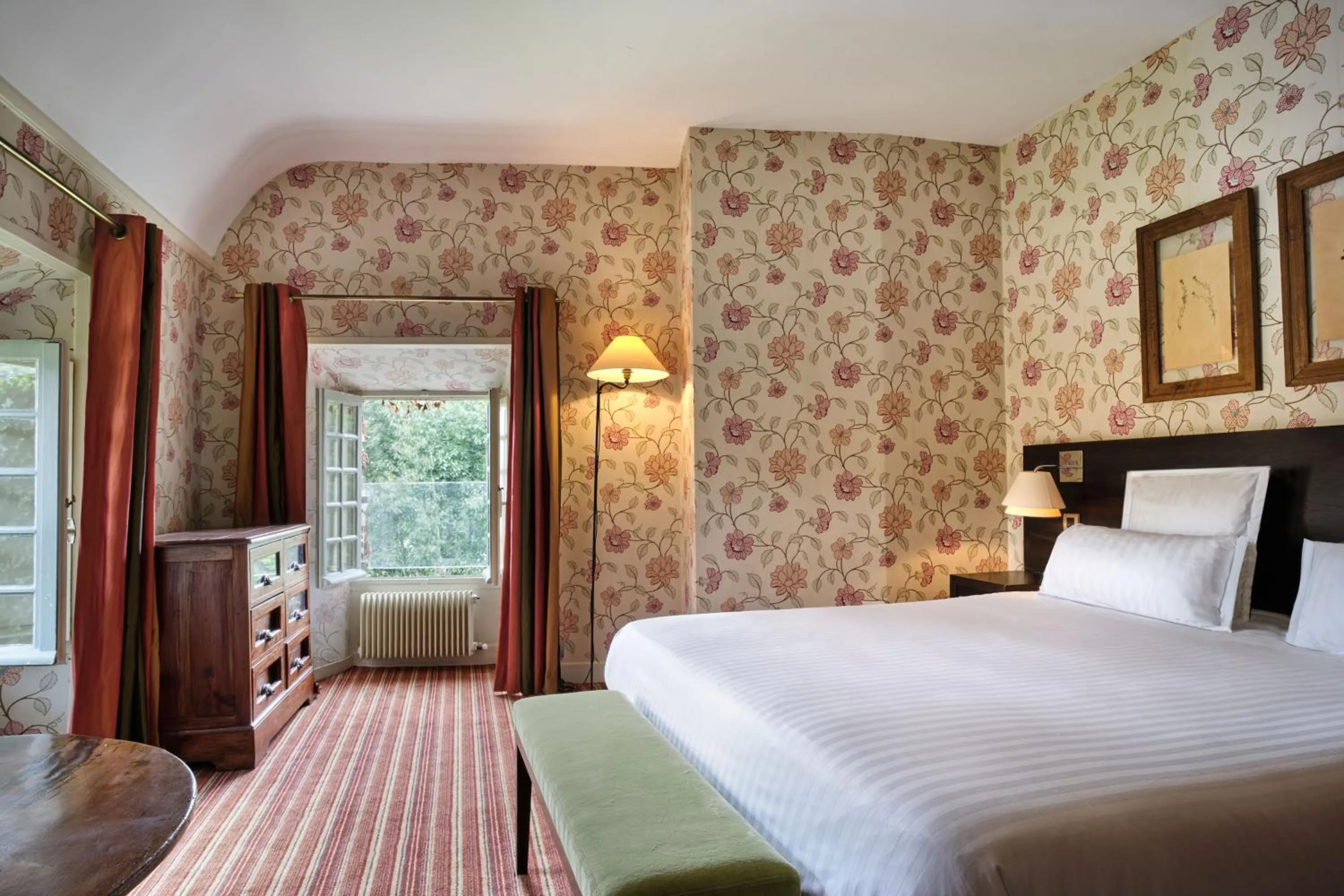 Bed in Château De Villiers-Le-Mahieu