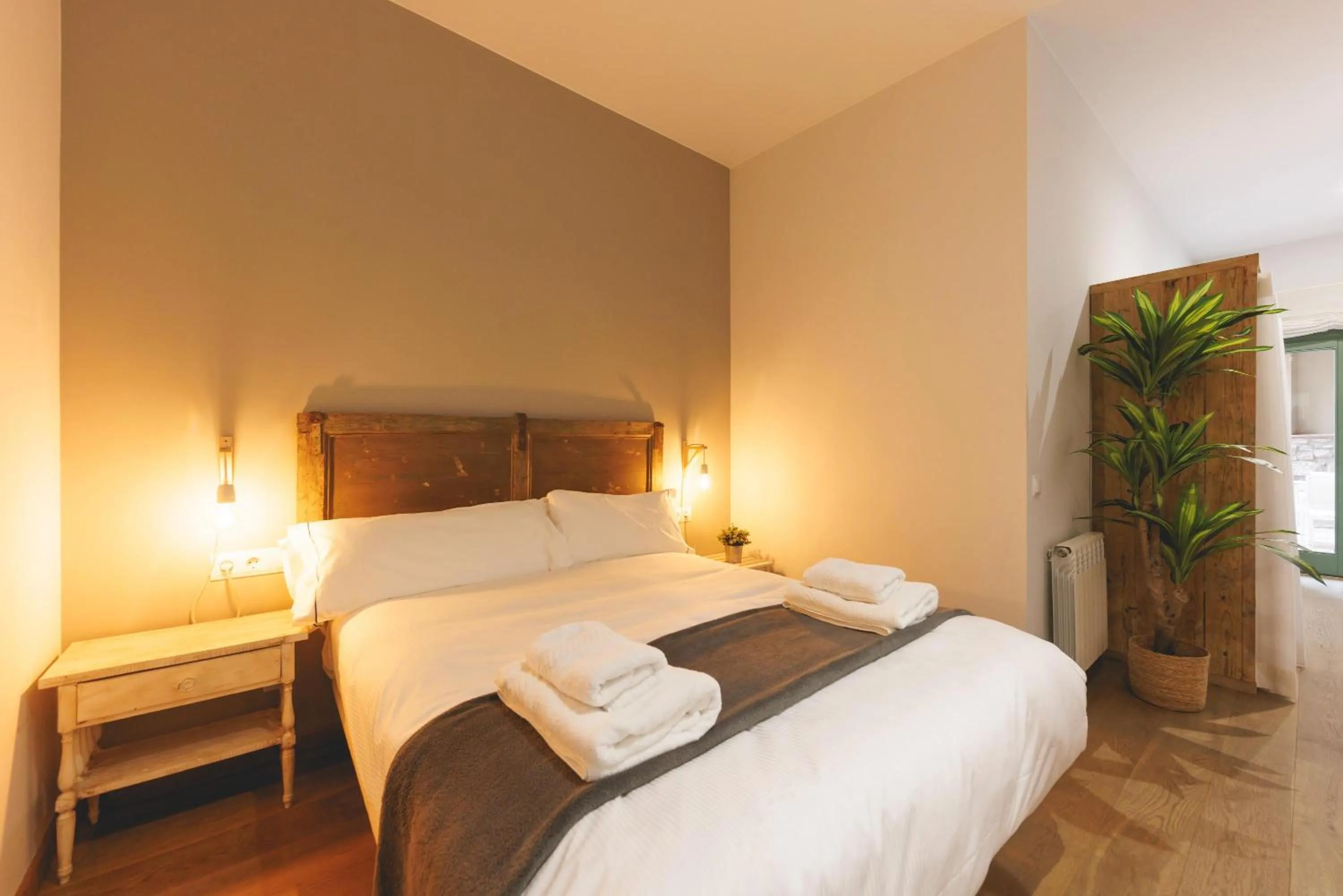 Bed in Bravissimo Força 17, Barri Vell apartments