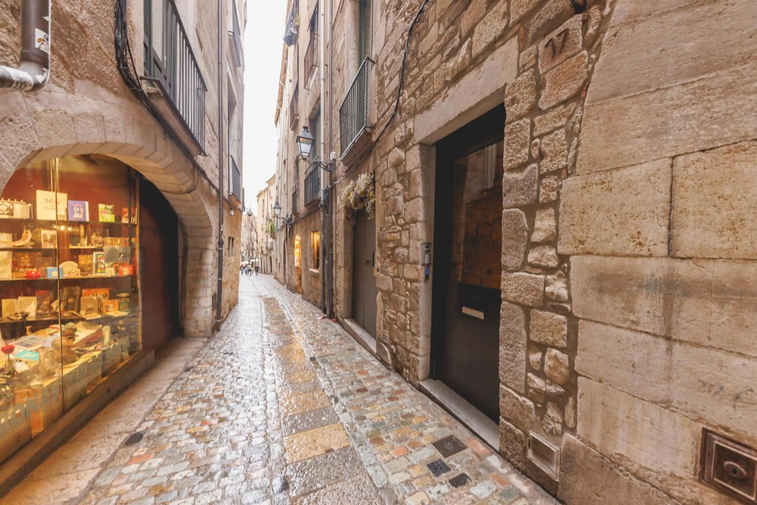 Property building in Bravissimo Força 17, Barri Vell apartments