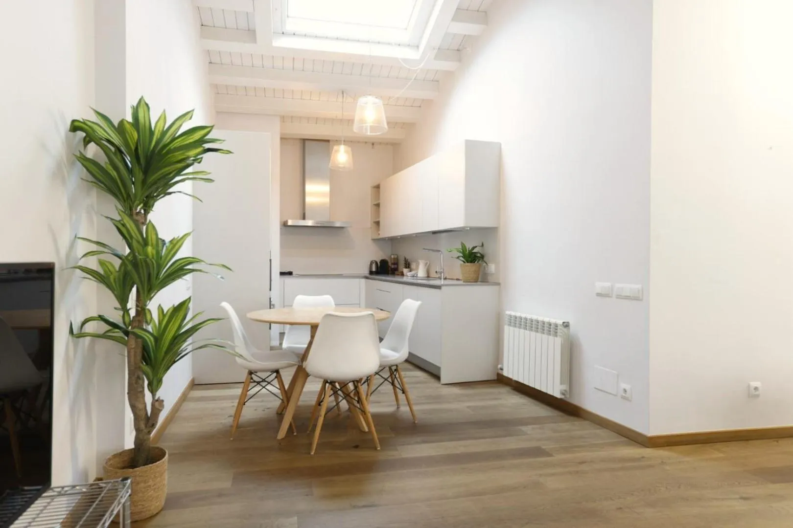 Kitchen or kitchenette in Bravissimo Força 17, Barri Vell apartments