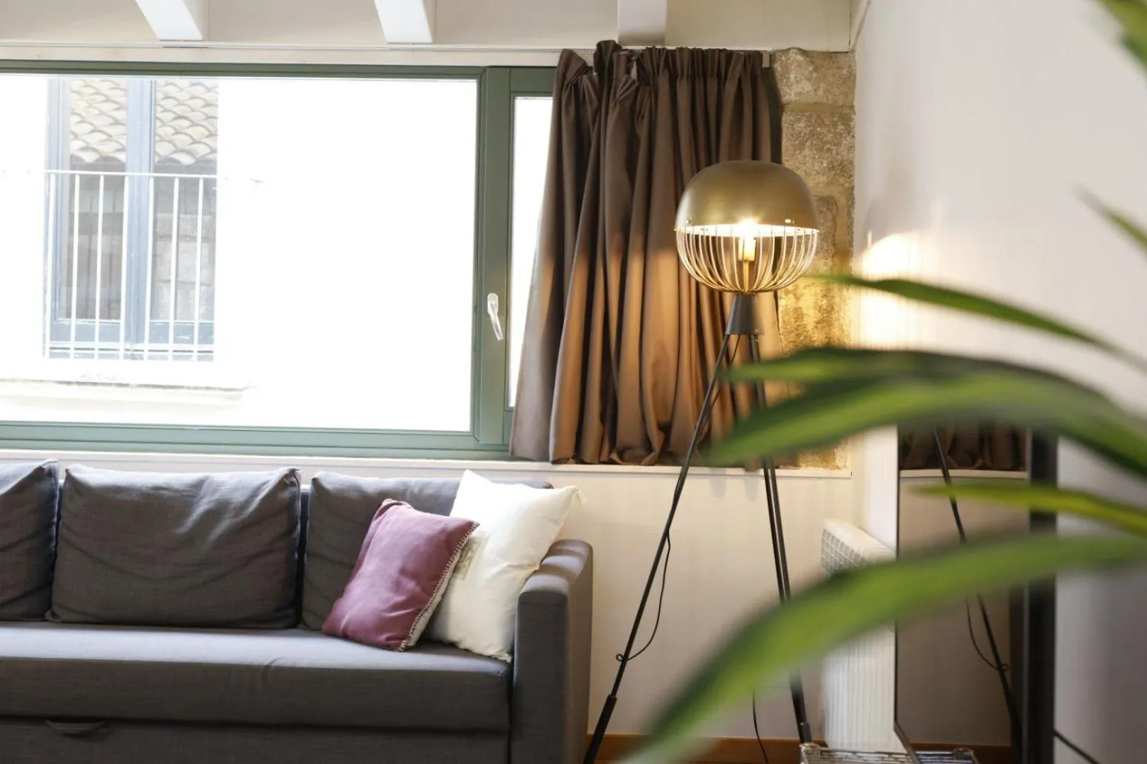 Seating area in Bravissimo Força 17, Barri Vell apartments