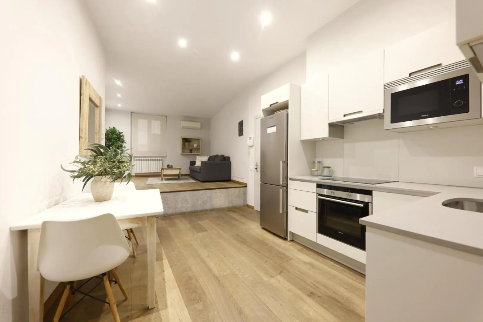 Kitchen or kitchenette in Bravissimo Força 17, Barri Vell apartments