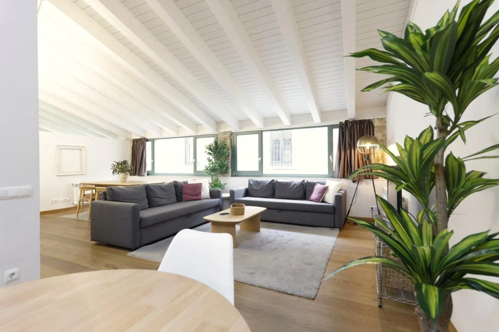 Living room in Bravissimo Força 17, Barri Vell apartments