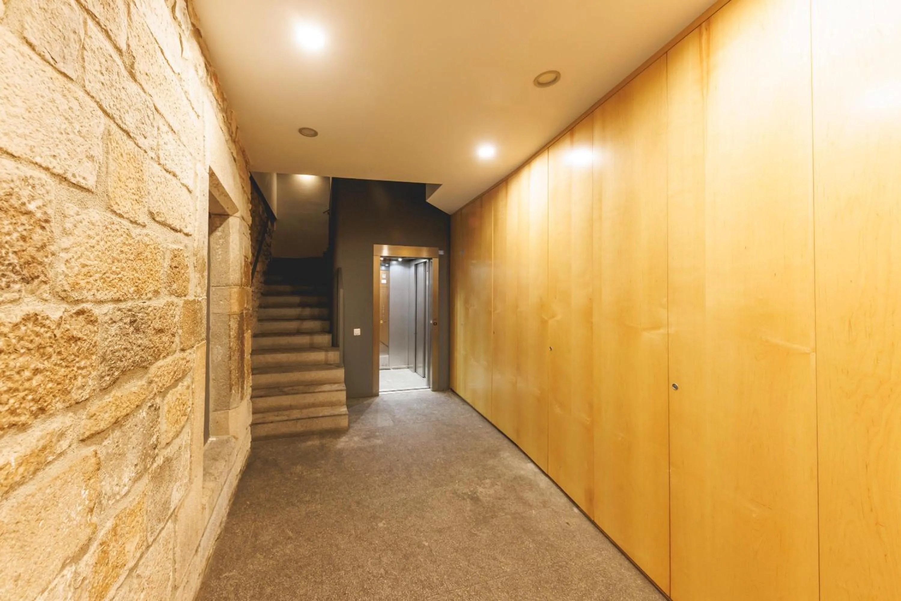 Facade/entrance in Bravissimo Força 17, Barri Vell apartments