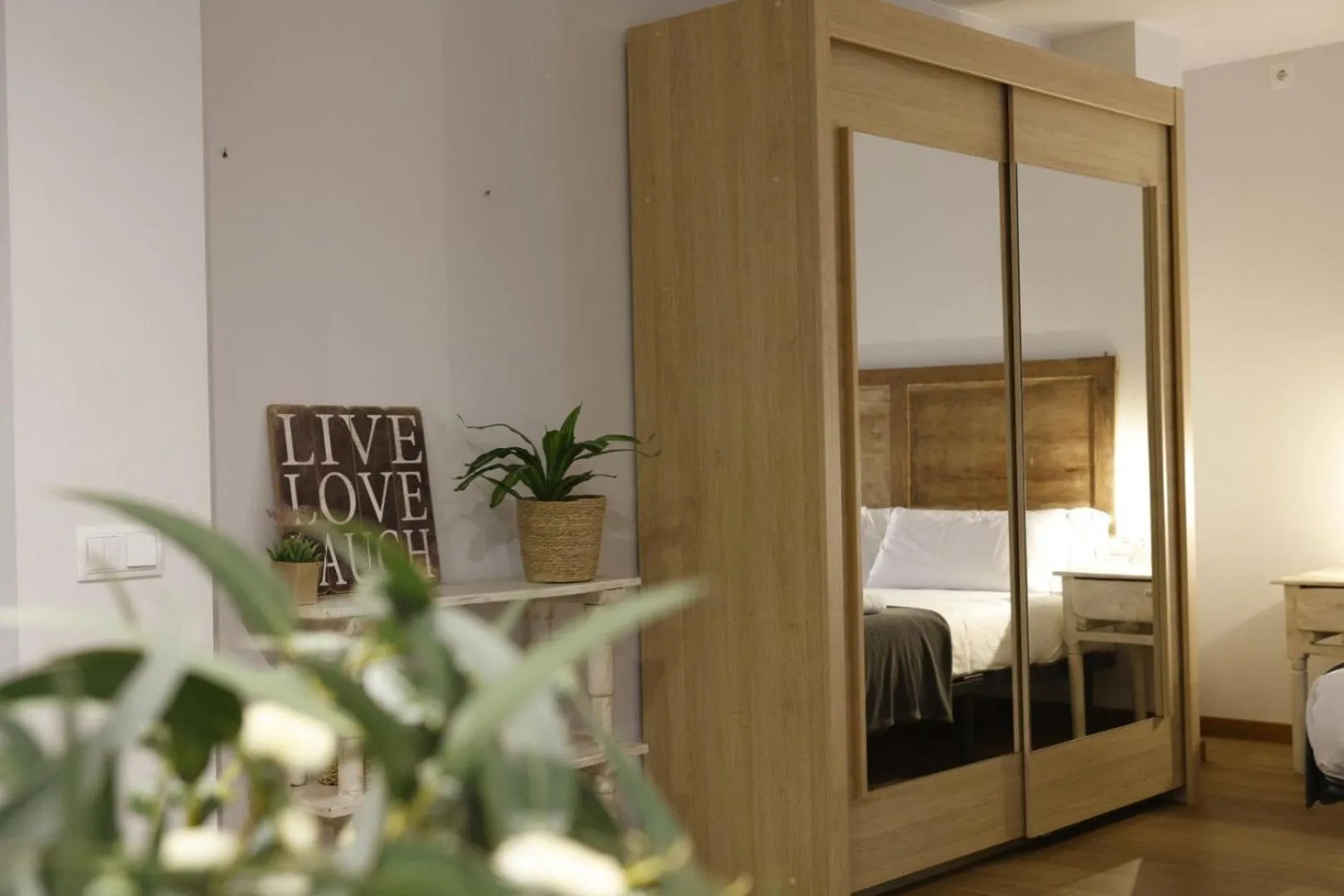 wardrobe, Bed in Bravissimo Força 17, Barri Vell apartments