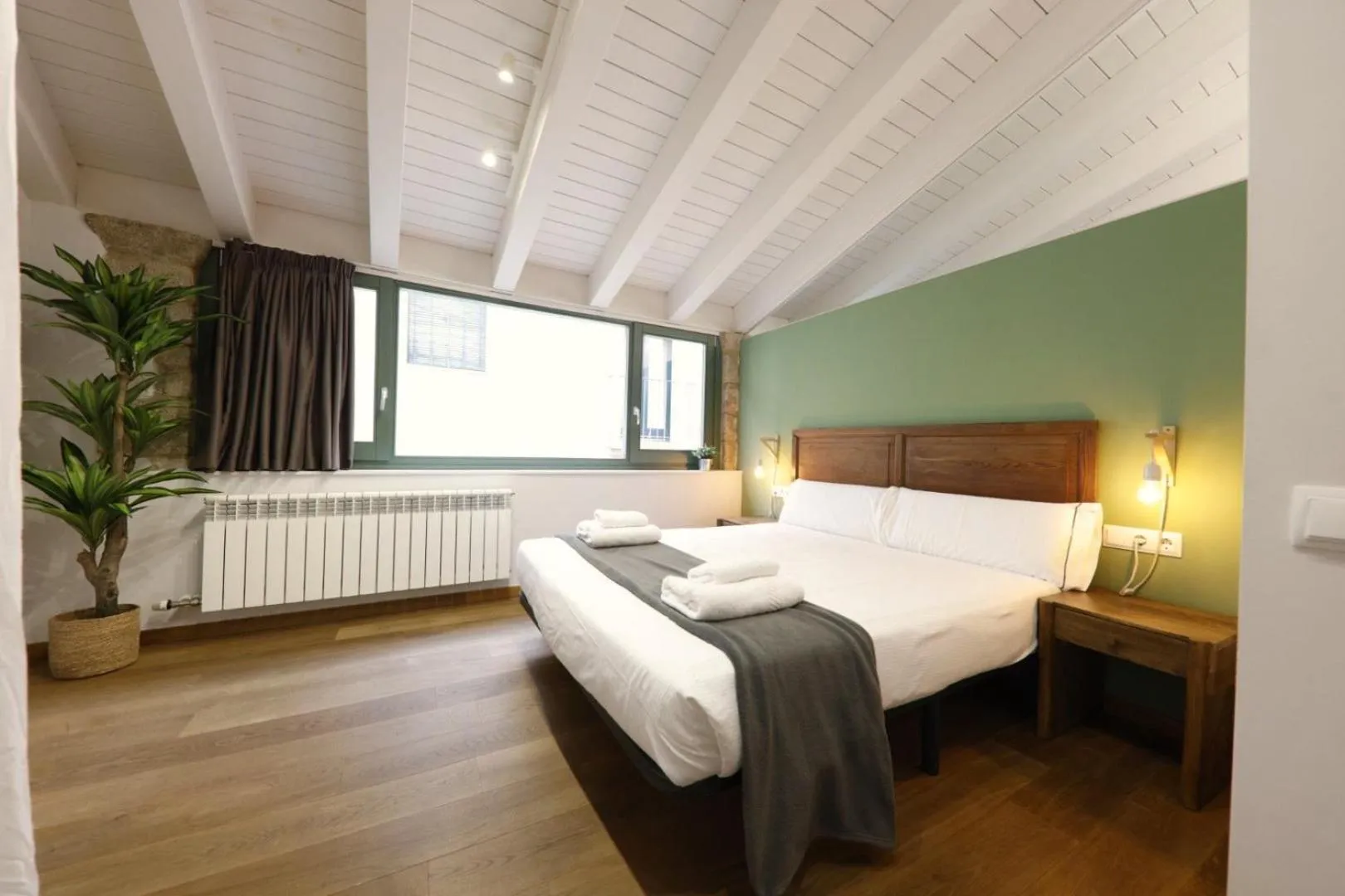 Bedroom, Bed in Bravissimo Força 17, Barri Vell apartments