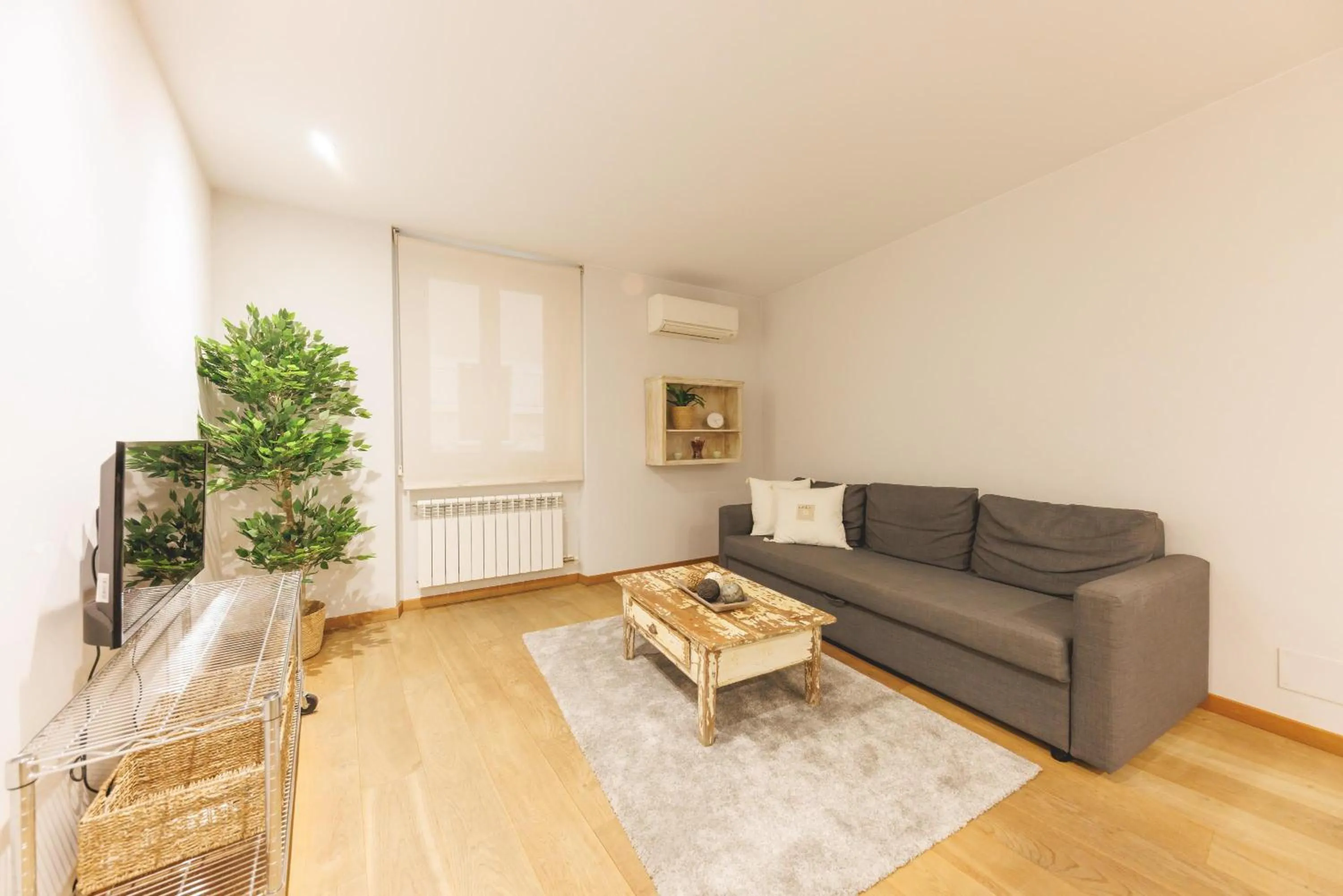 Living room in Bravissimo Força 17, Barri Vell apartments