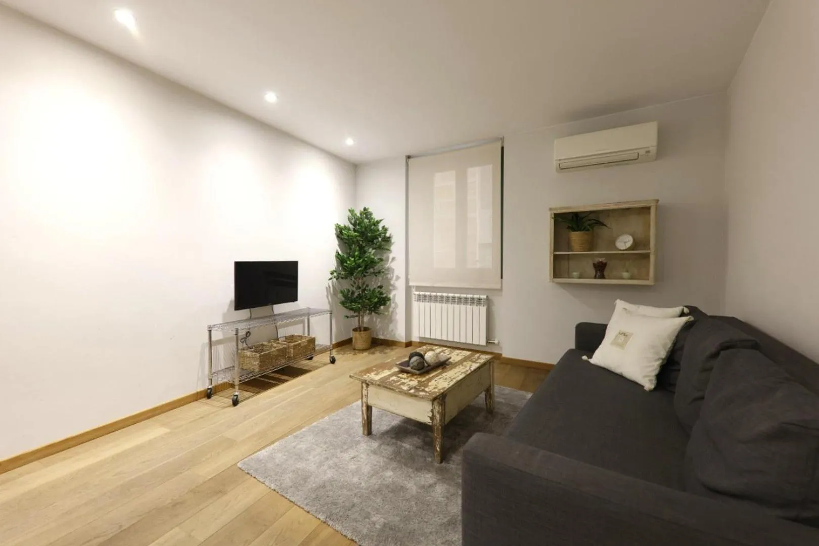 Living room in Bravissimo Força 17, Barri Vell apartments