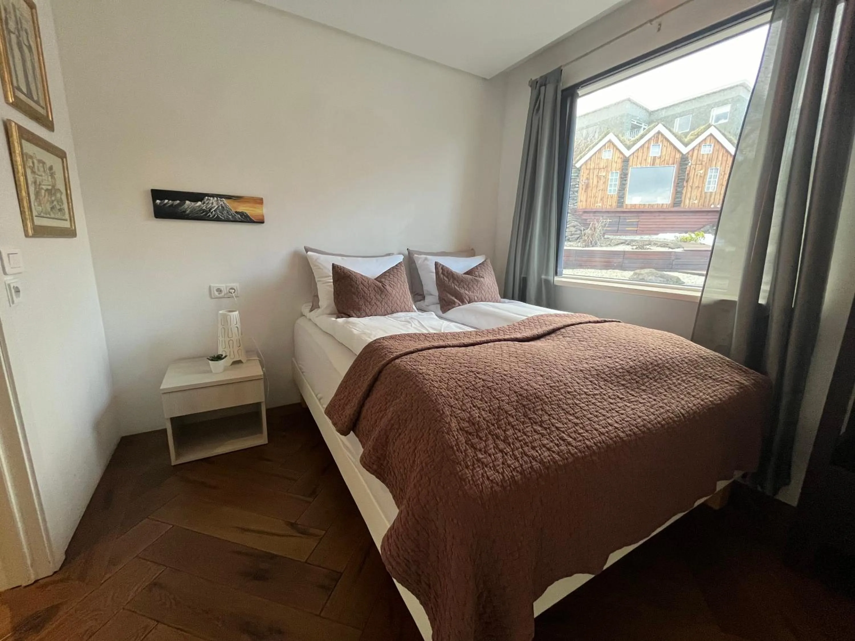 Property building, Bed in ICELAND SJF Villa, Hot tub & Outdoor Sauna Amazing Mountains and City View Over Reykjavík