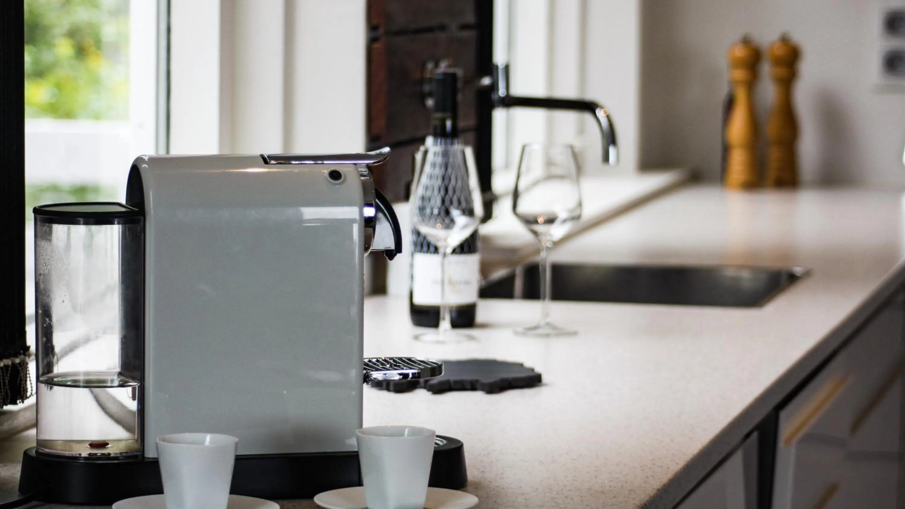 Coffee/tea facilities in ICELAND SJF Villa, Hot tub & Outdoor Sauna Amazing Mountains and City View Over Reykjavík