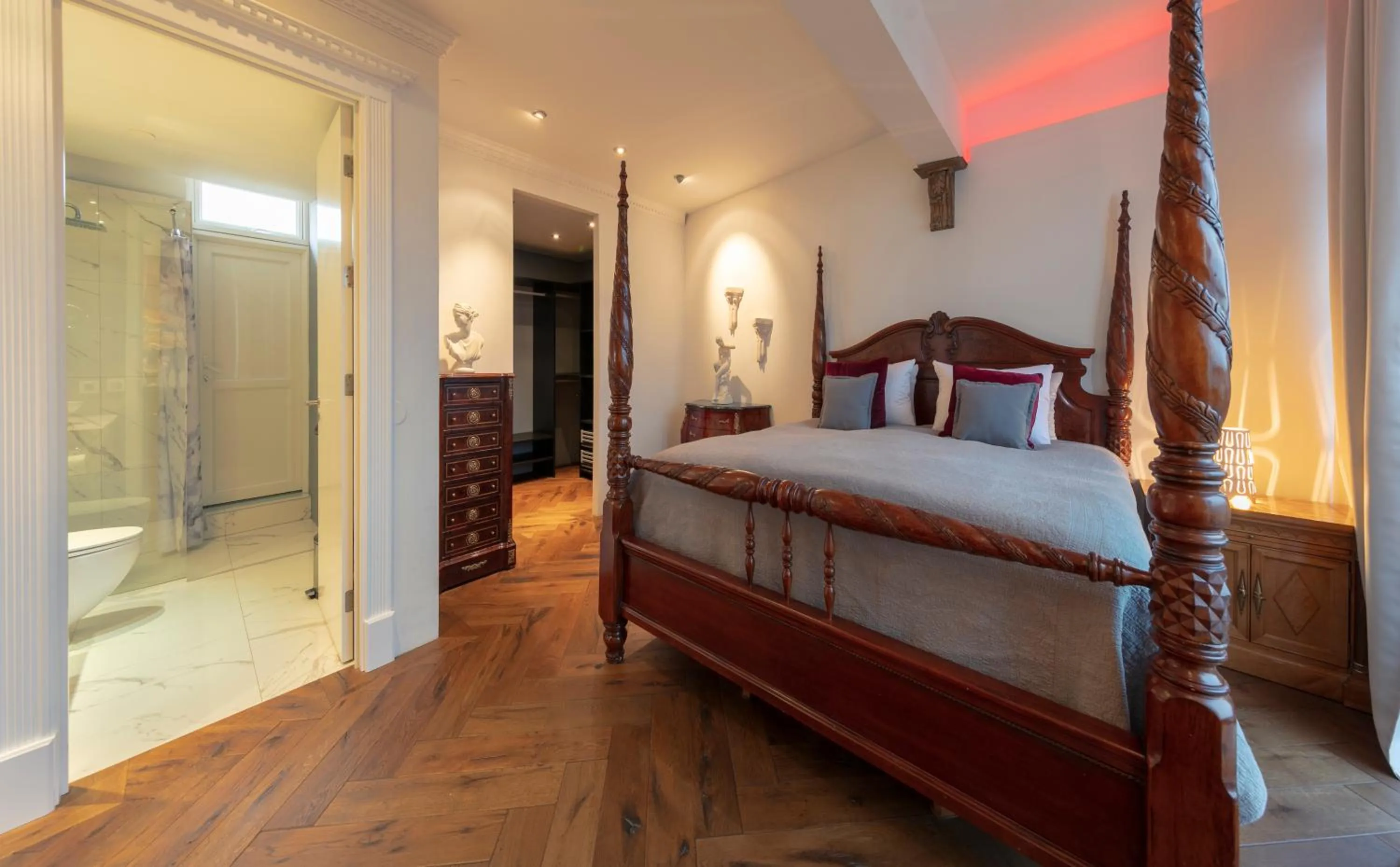 Hot Tub, Bed in ICELAND SJF Villa, Hot tub & Outdoor Sauna Amazing Mountains and City View Over Reykjavík